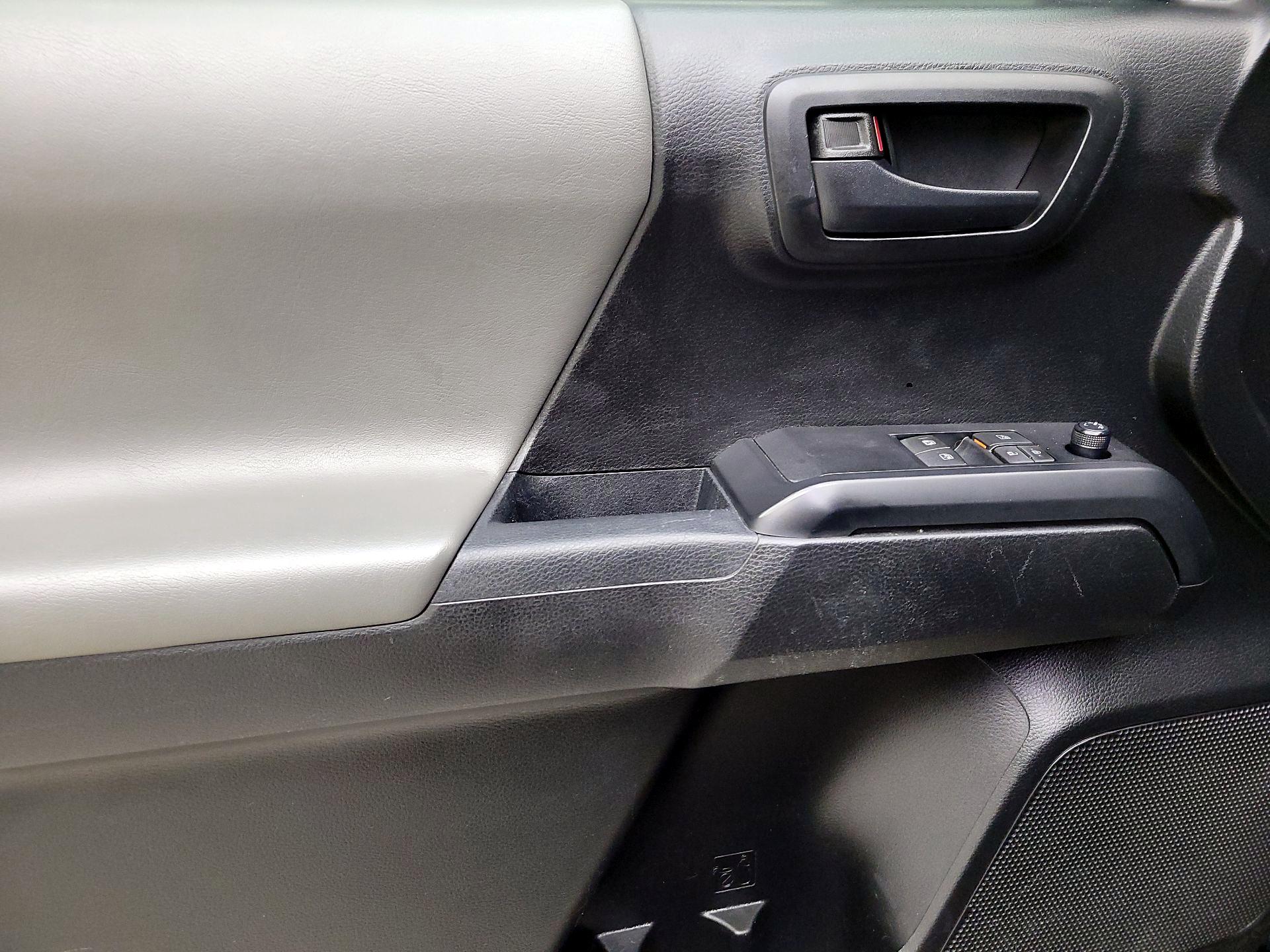 Thumbnail: 2019 Toyota Tacoma - 12