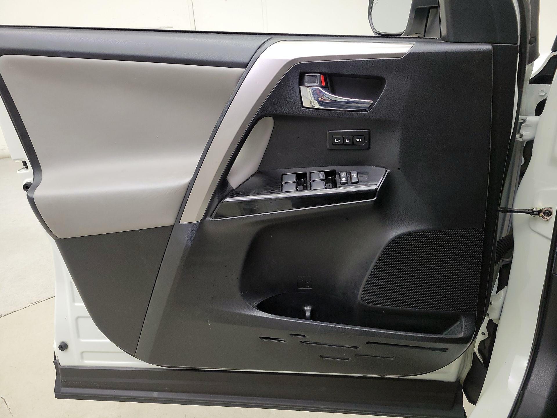 Thumbnail: 2017 Toyota RAV4 - 12