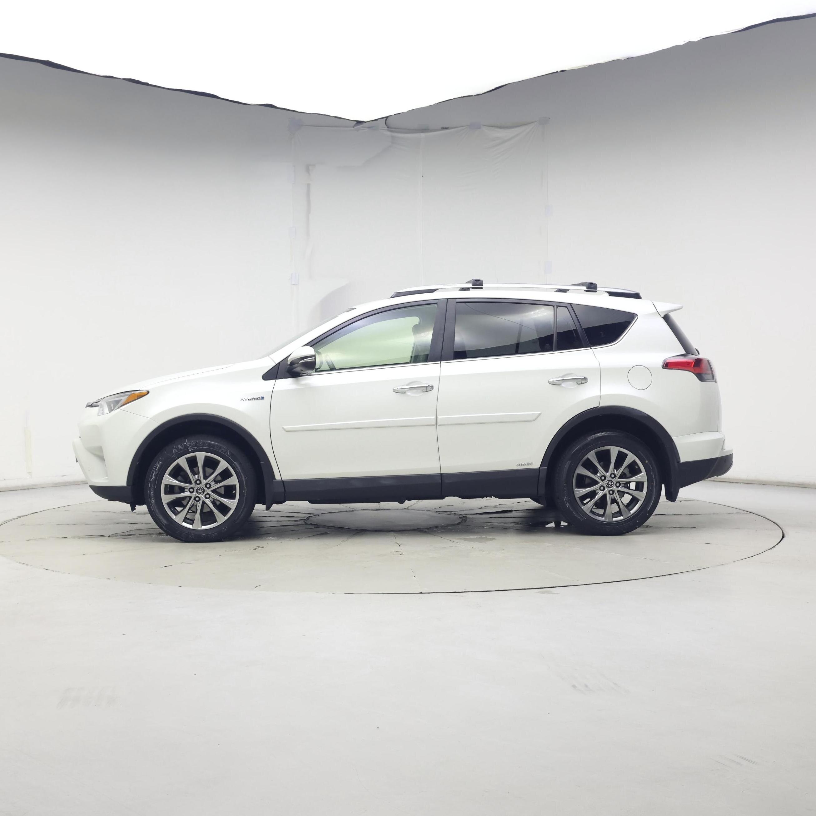 Thumbnail: 2017 Toyota RAV4 - 3