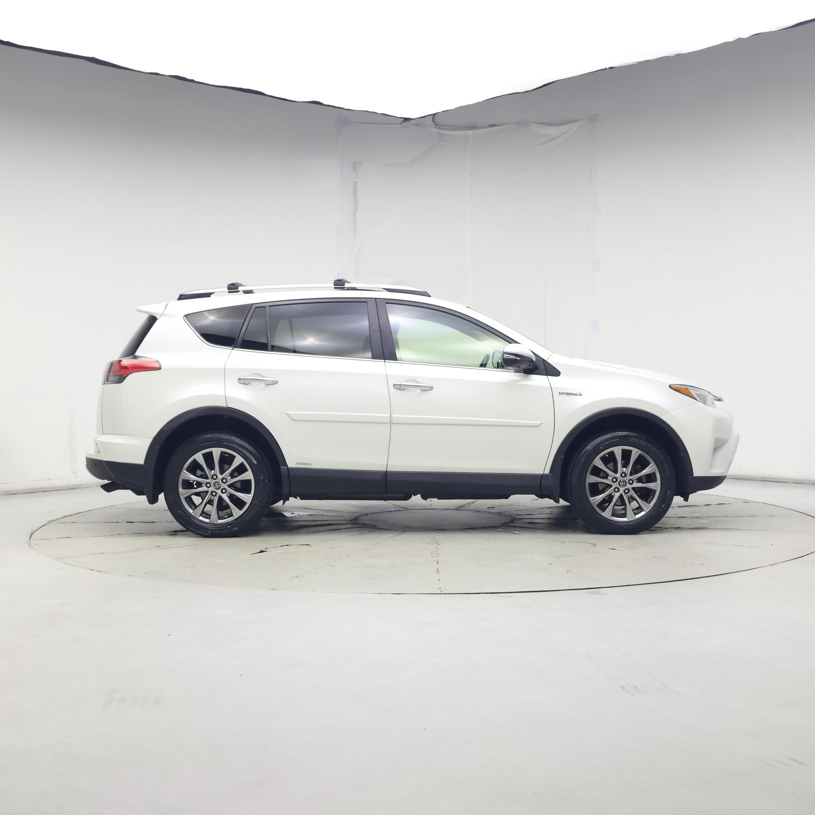 Thumbnail: 2017 Toyota RAV4 - 7