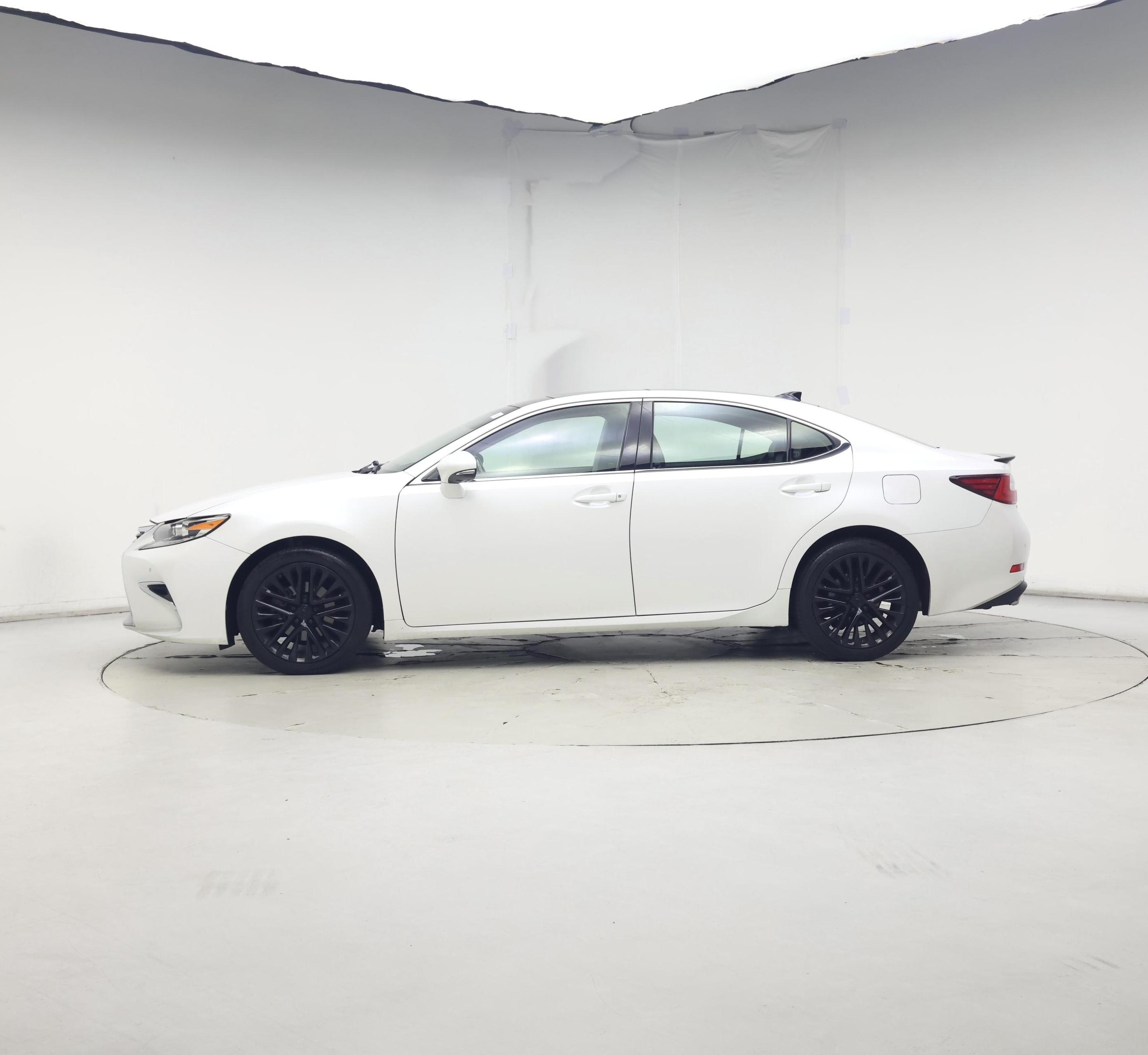 Thumbnail: 2017 Lexus ES - 3