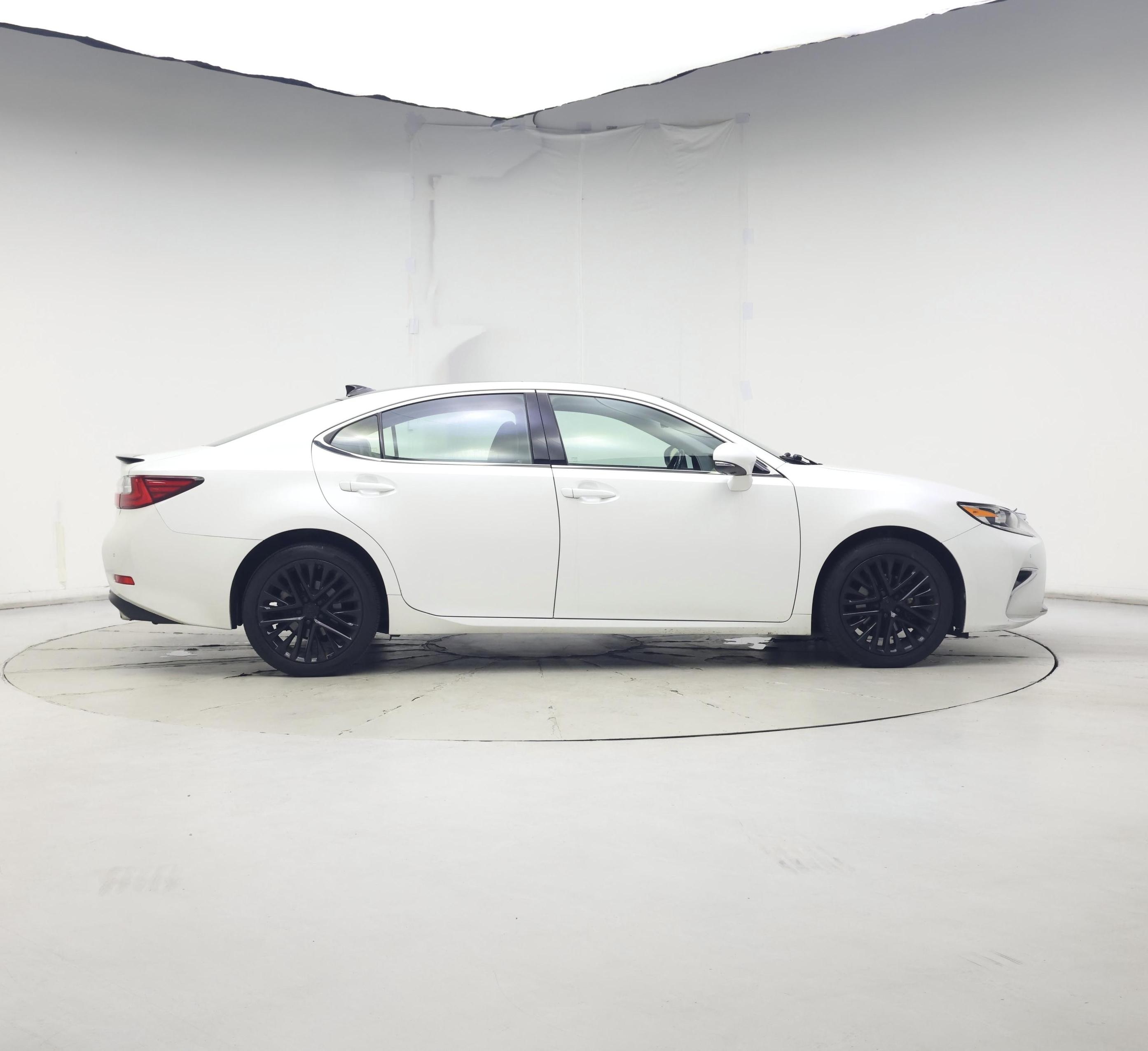 Thumbnail: 2017 Lexus ES - 7