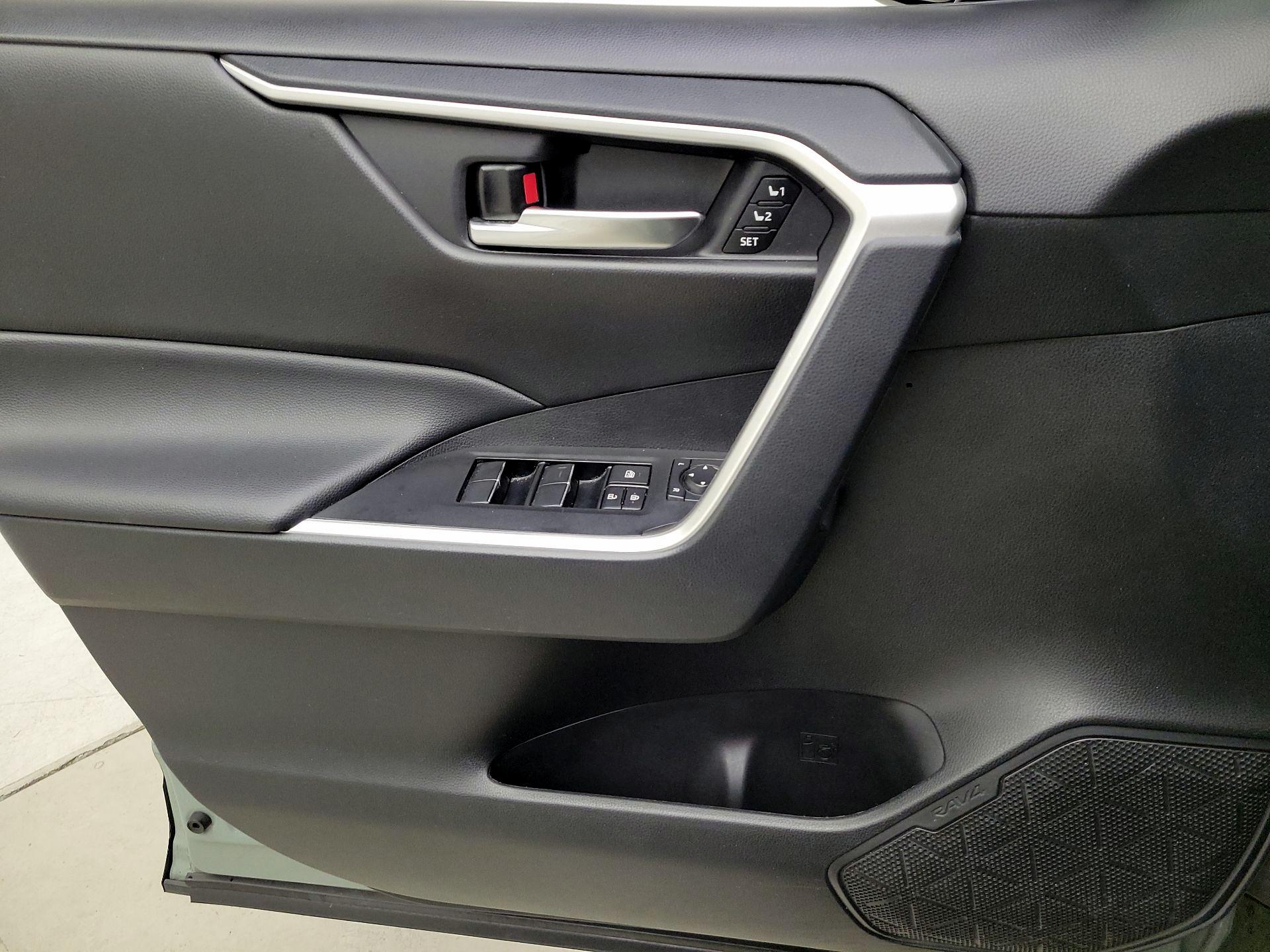 Thumbnail: 2021 Toyota RAV4 - 12