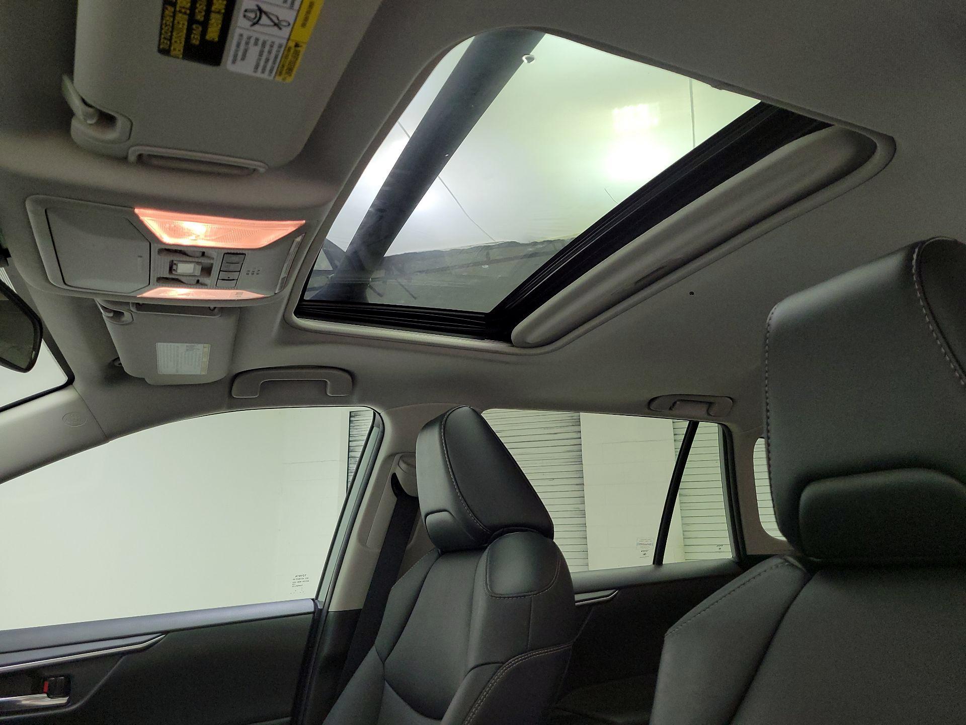 Thumbnail: 2021 Toyota RAV4 - 19