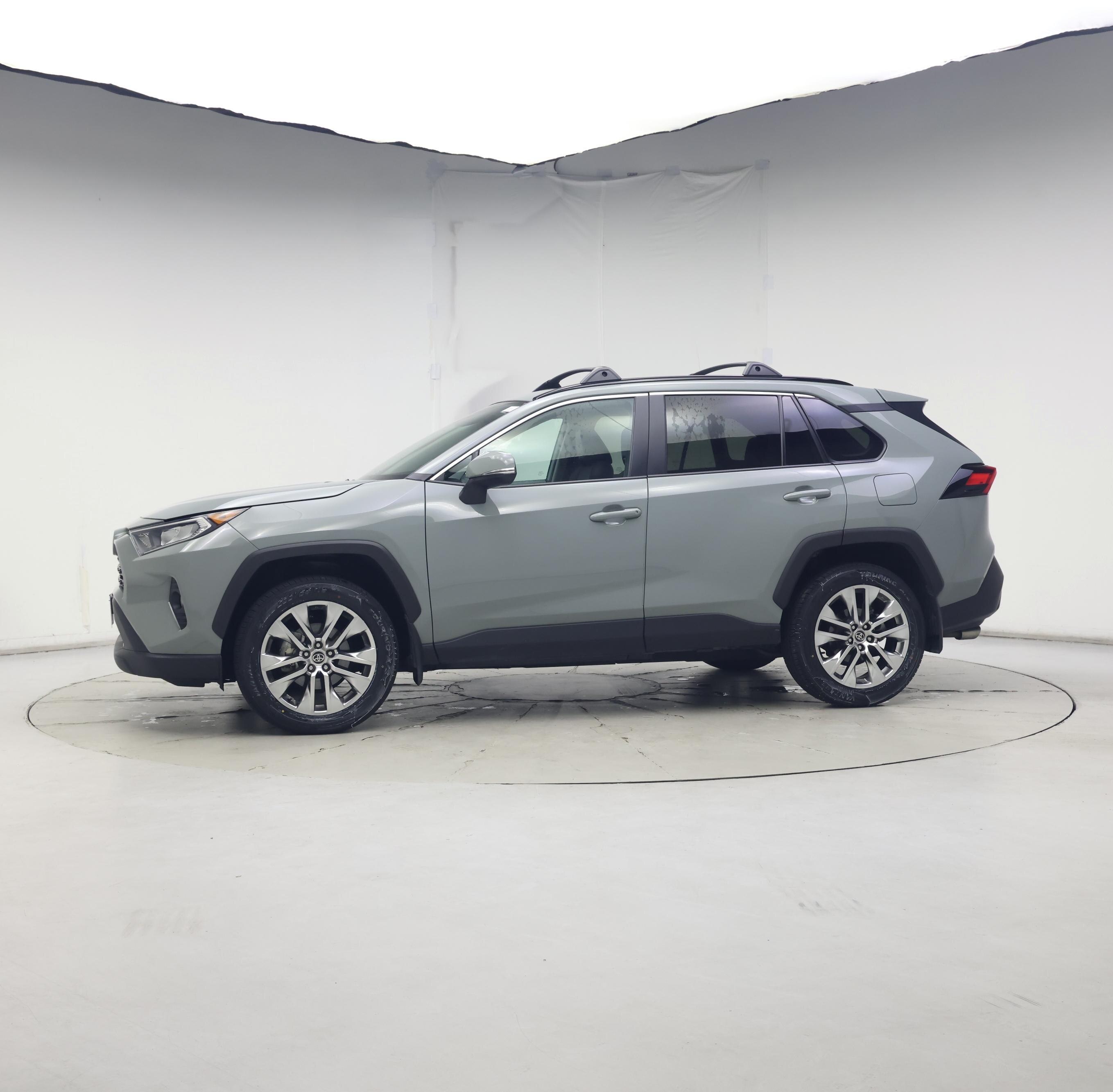 Thumbnail: 2021 Toyota RAV4 - 3