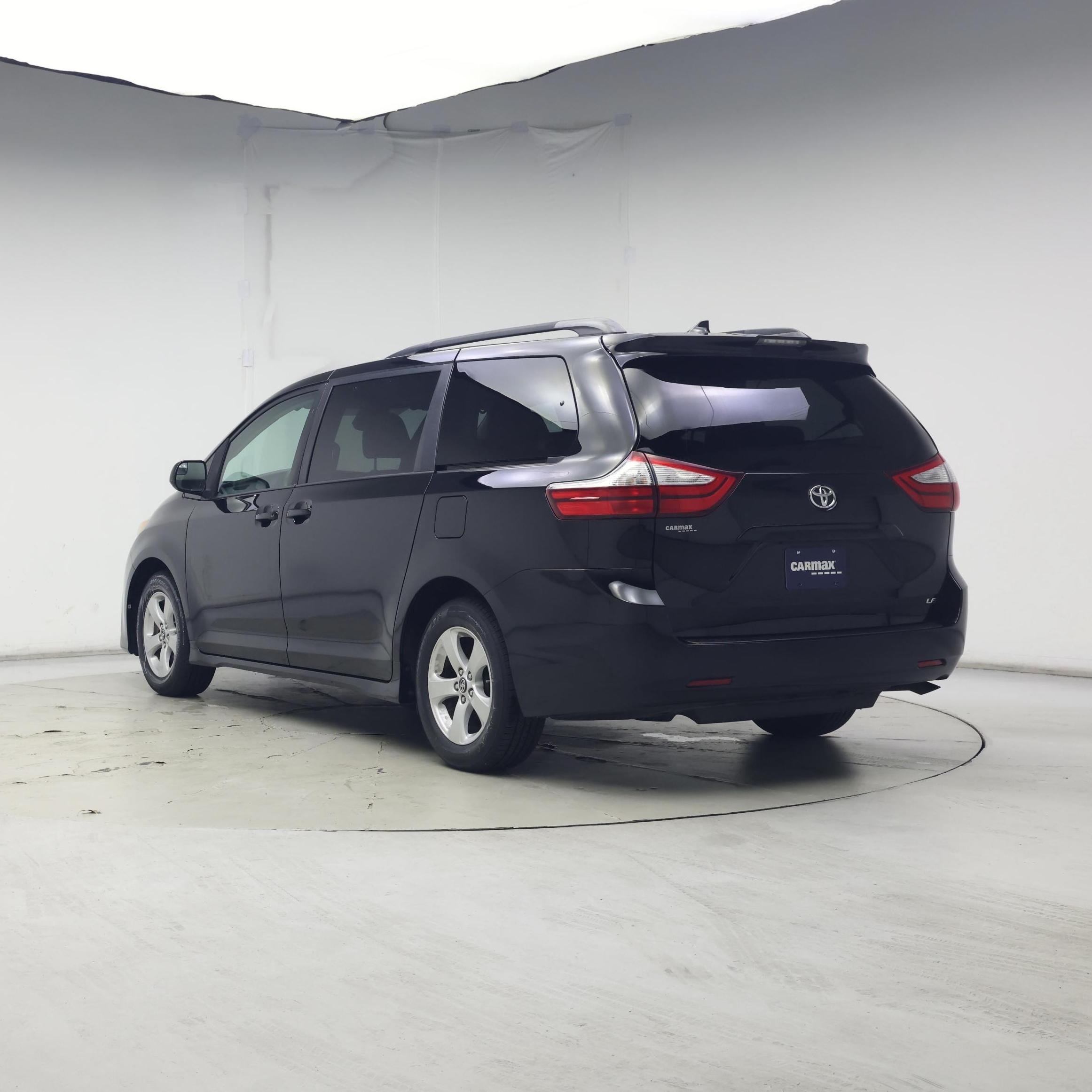 Thumbnail: 2018 Toyota Sienna - 2
