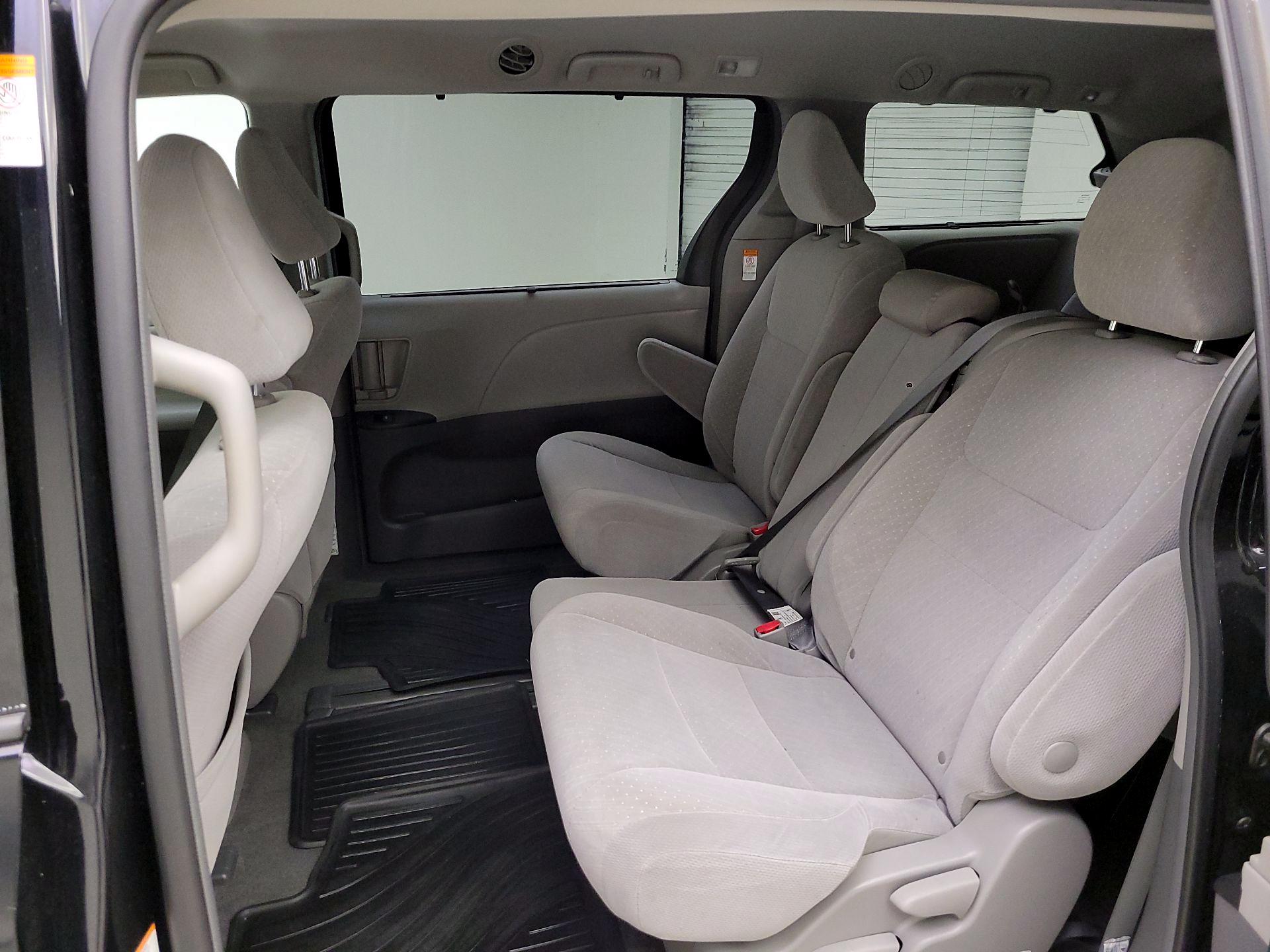Thumbnail: 2018 Toyota Sienna - 19