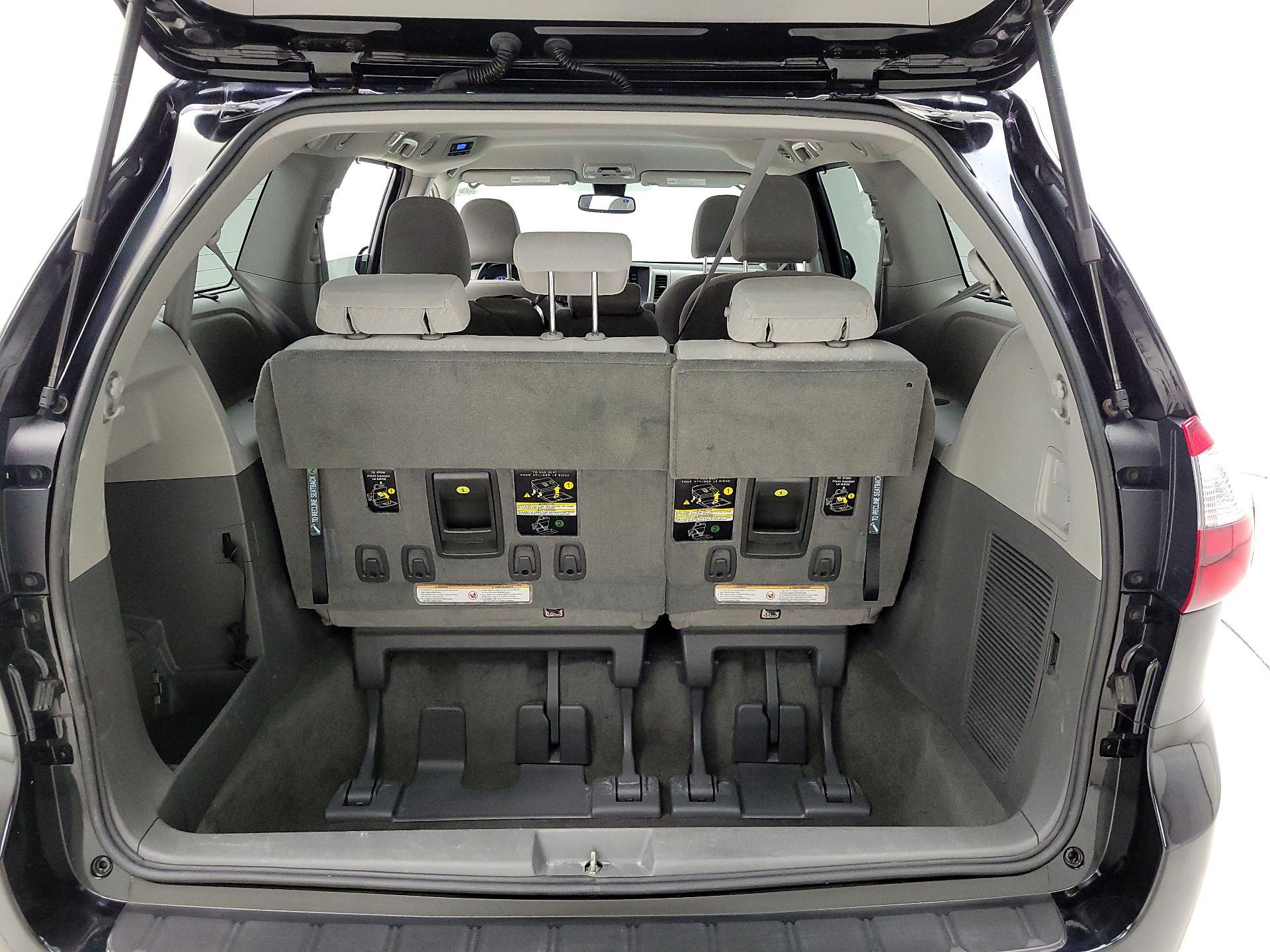 Thumbnail: 2018 Toyota Sienna - 20