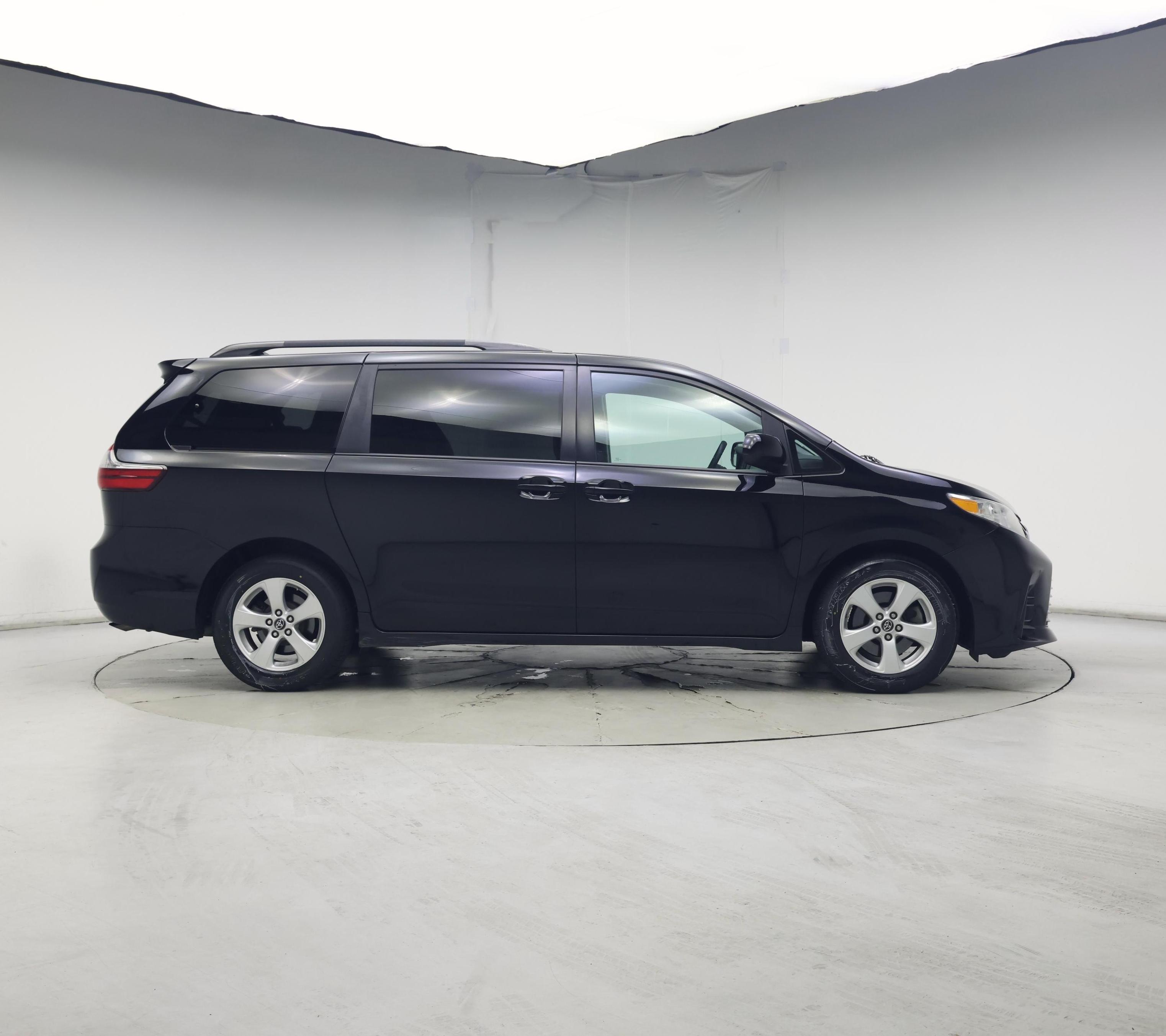 Thumbnail: 2018 Toyota Sienna - 7