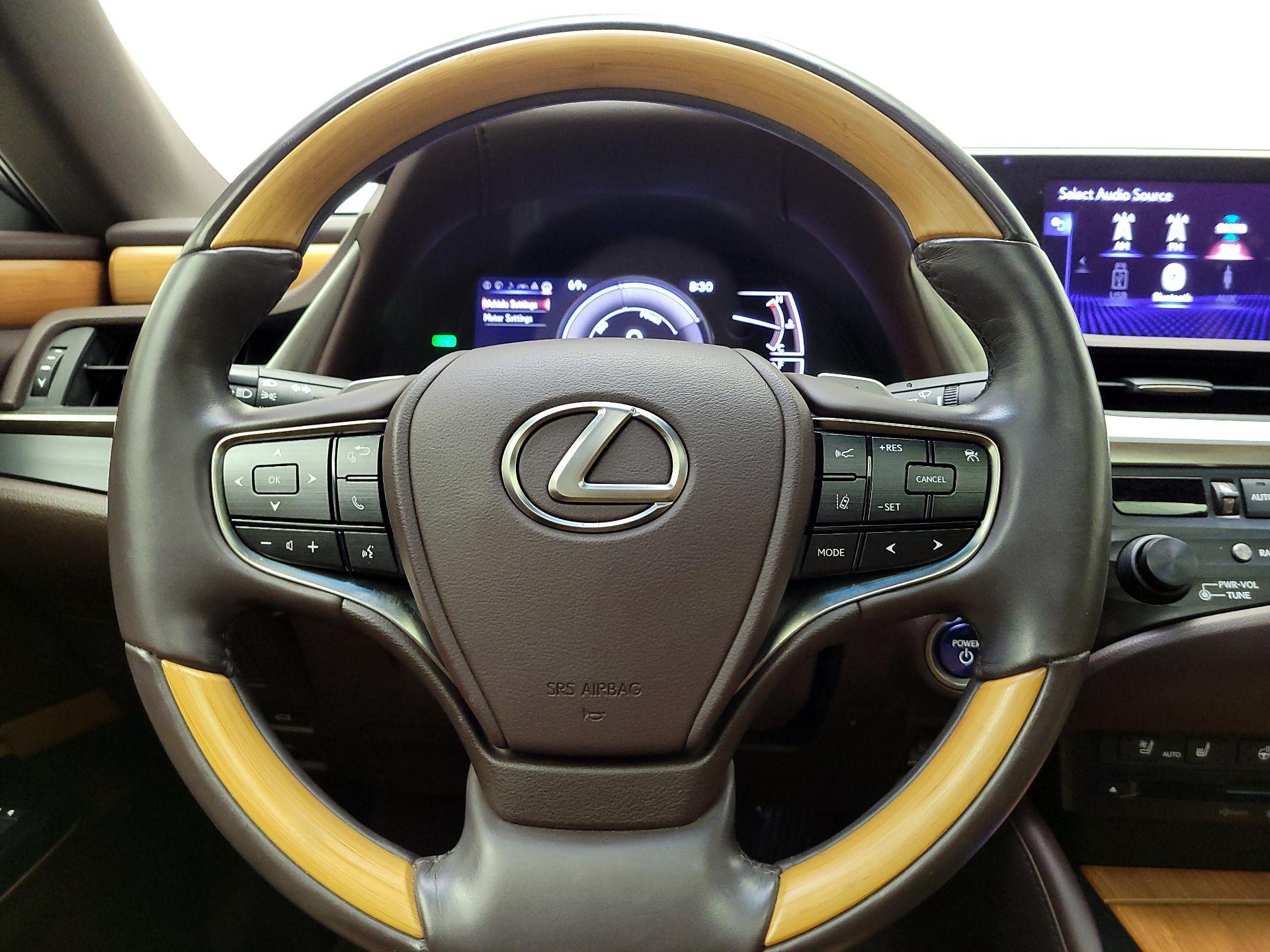 Thumbnail: 2020 Lexus ES - 10