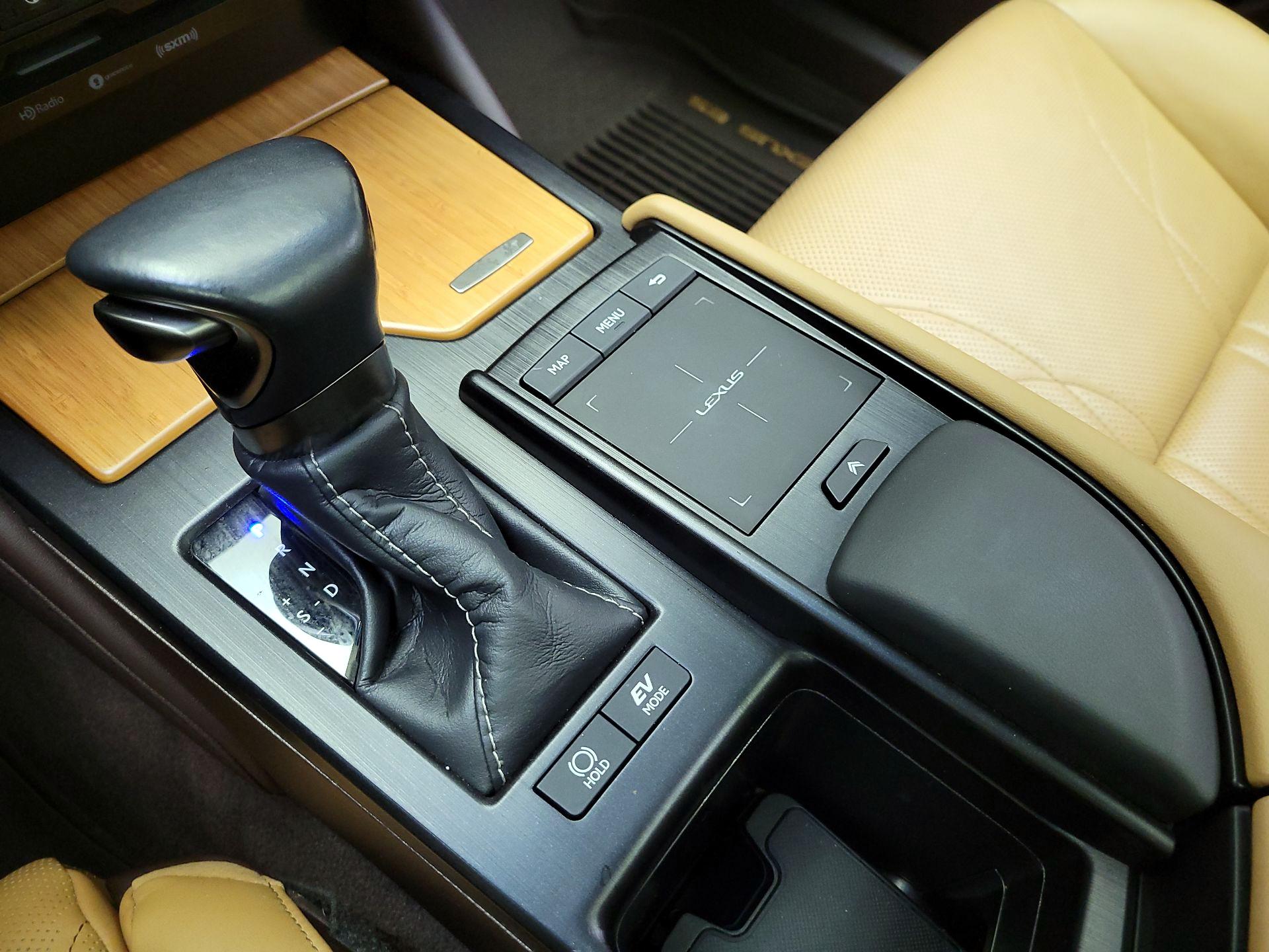 Thumbnail: 2020 Lexus ES - 18