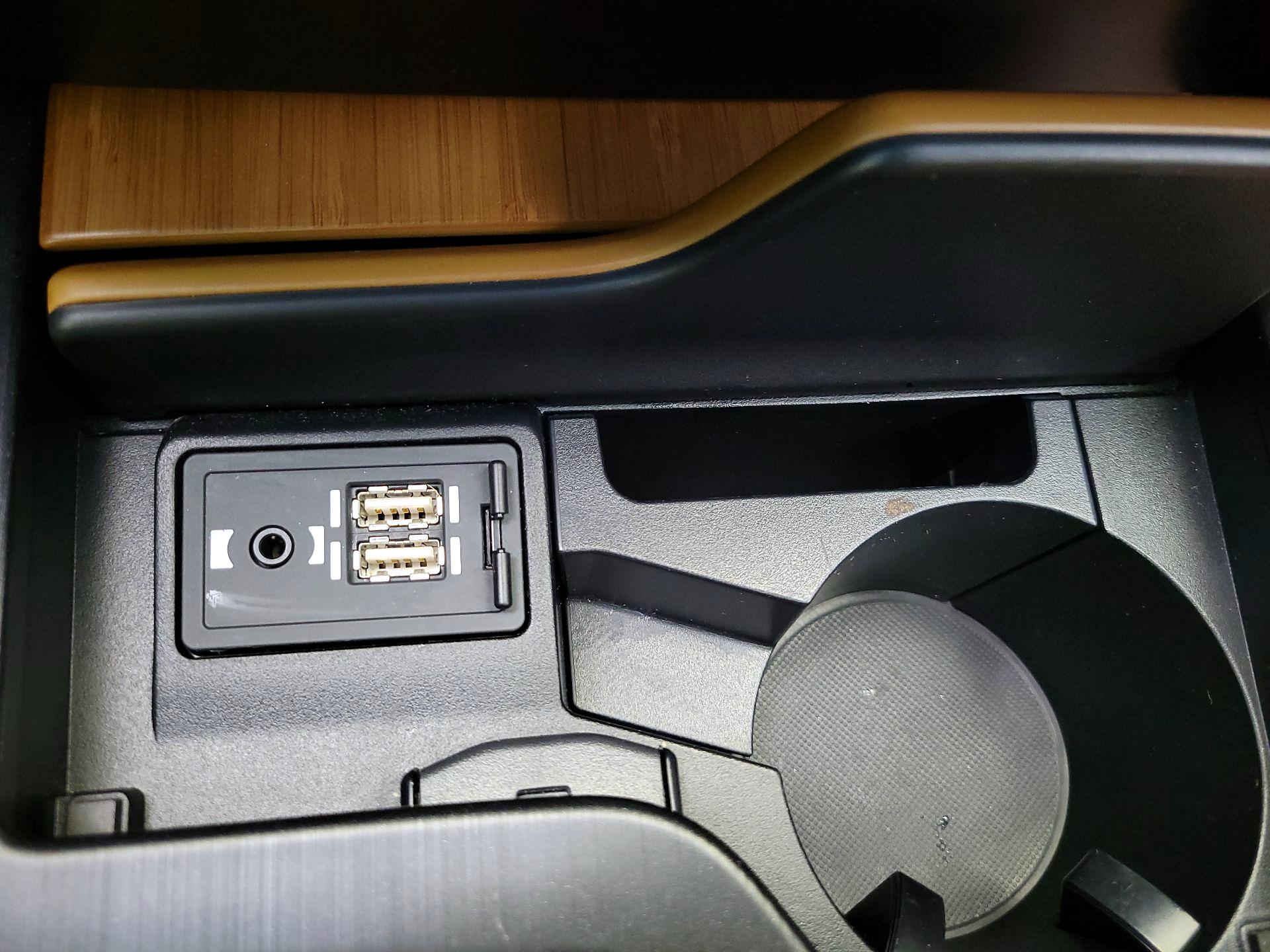 Thumbnail: 2020 Lexus ES - 19