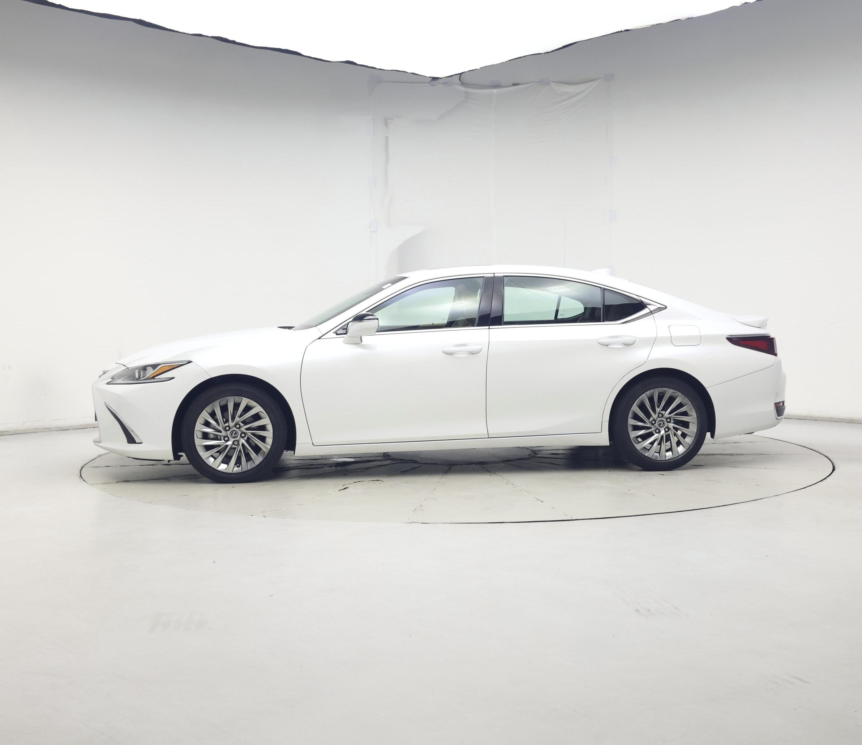 Thumbnail: 2020 Lexus ES - 3