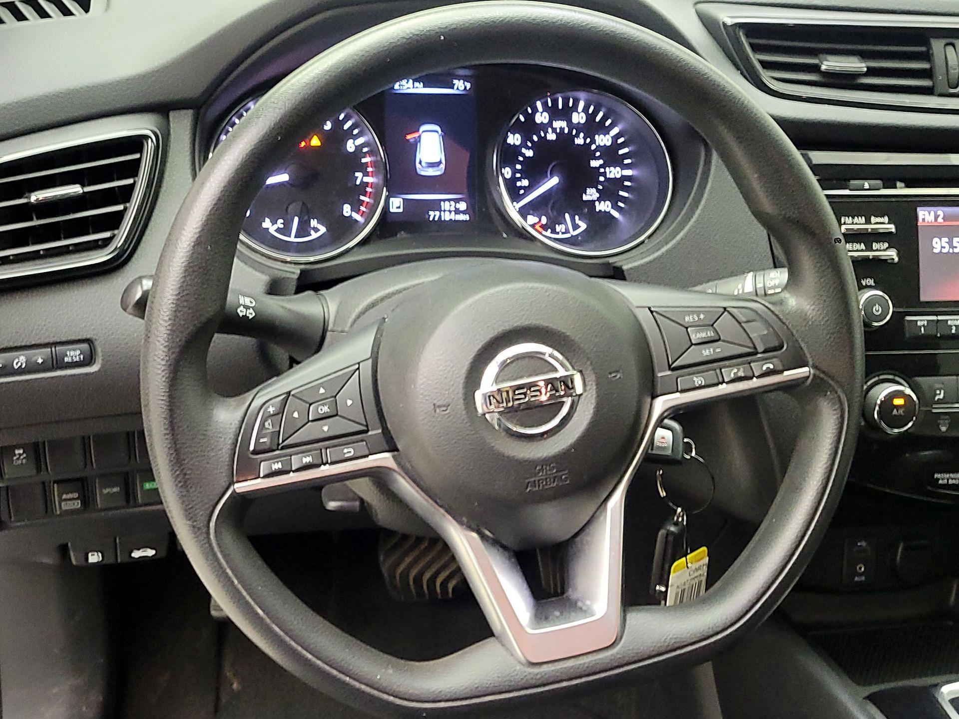 Thumbnail: 2017 Nissan Rogue - 10