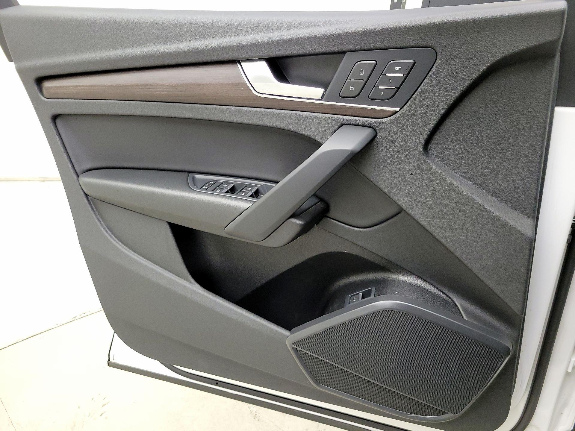 Thumbnail: 2021 Audi Q5 - 12