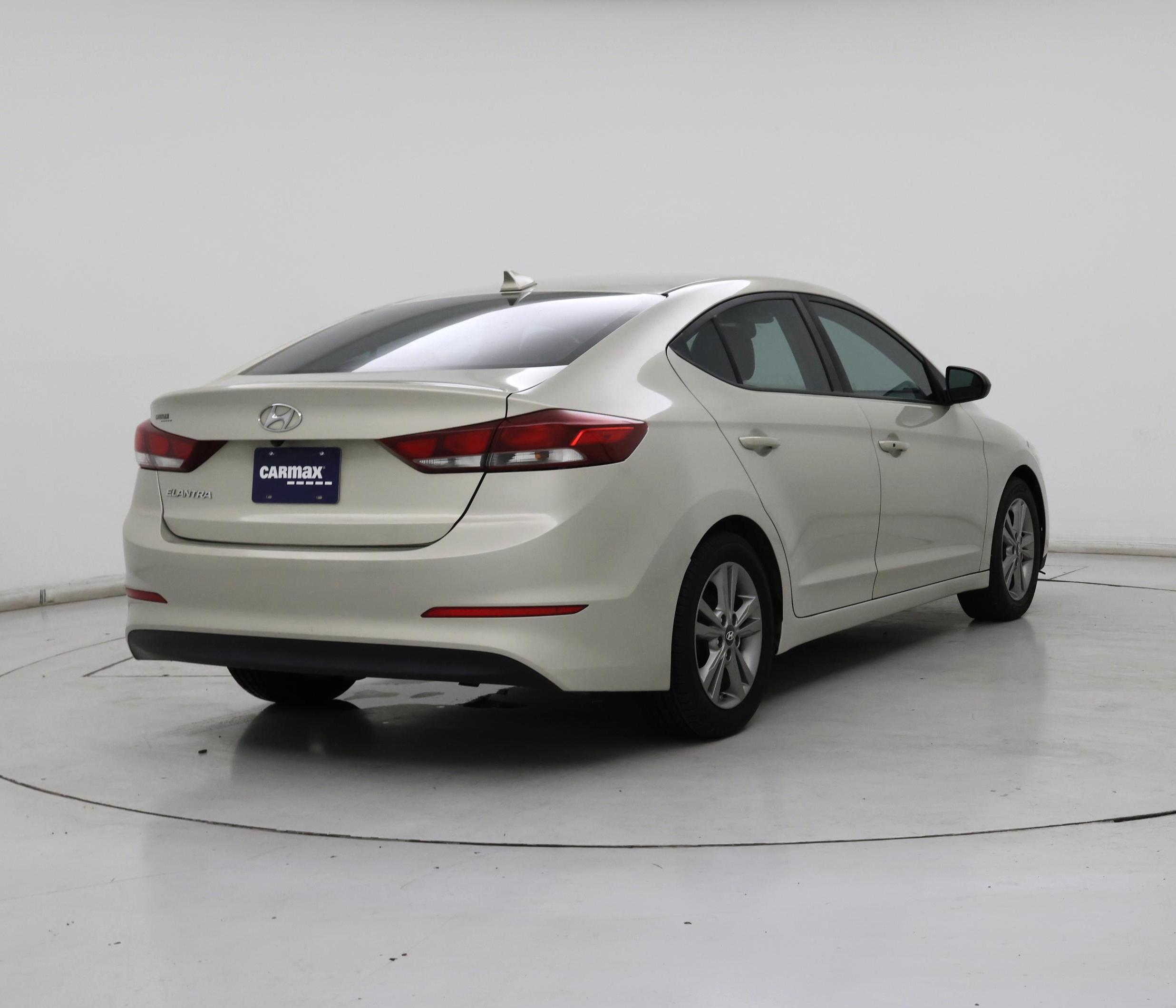 Thumbnail: 2017 Hyundai Elantra - 8