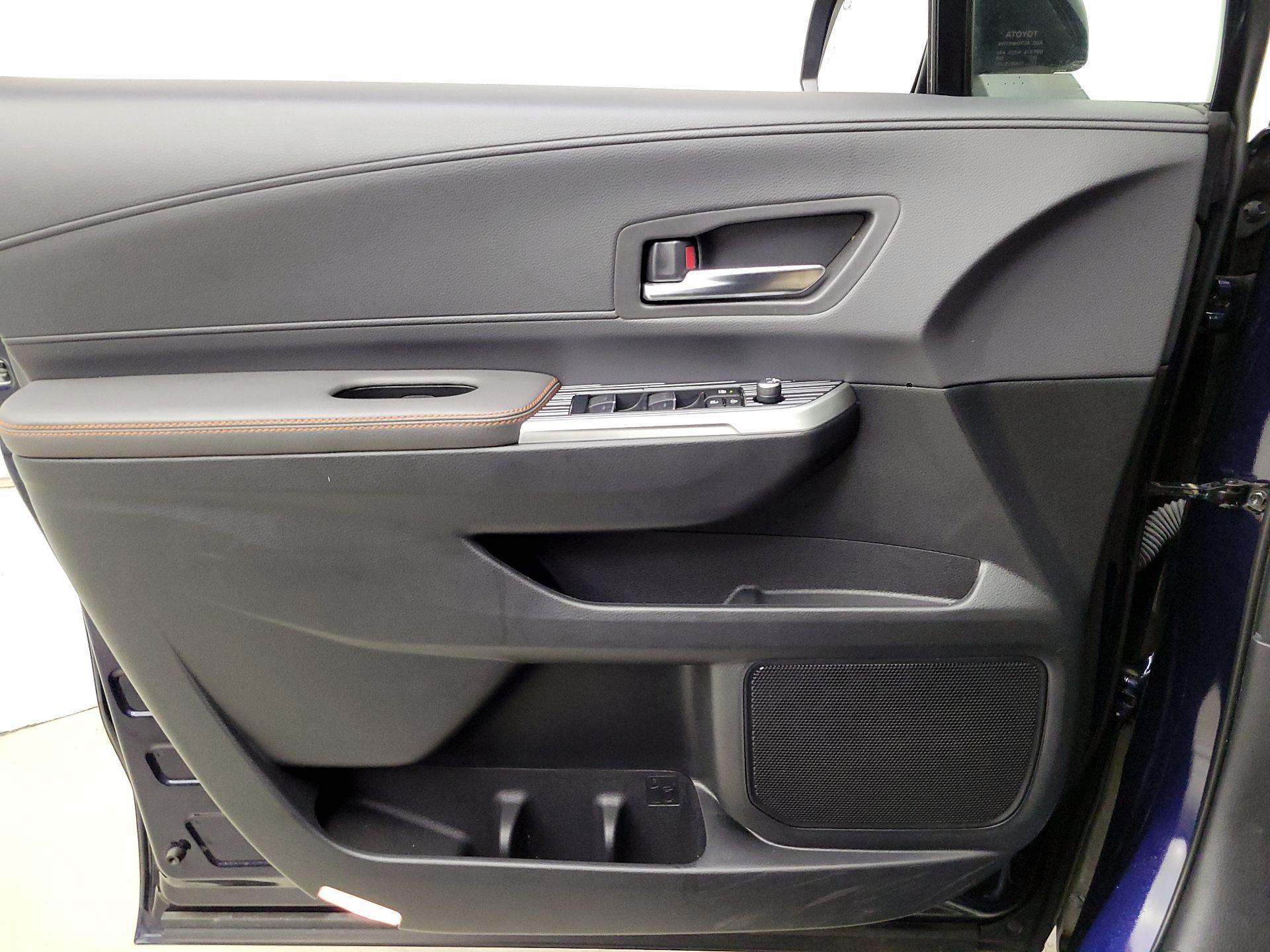 Thumbnail: 2023 Toyota Sienna - 12