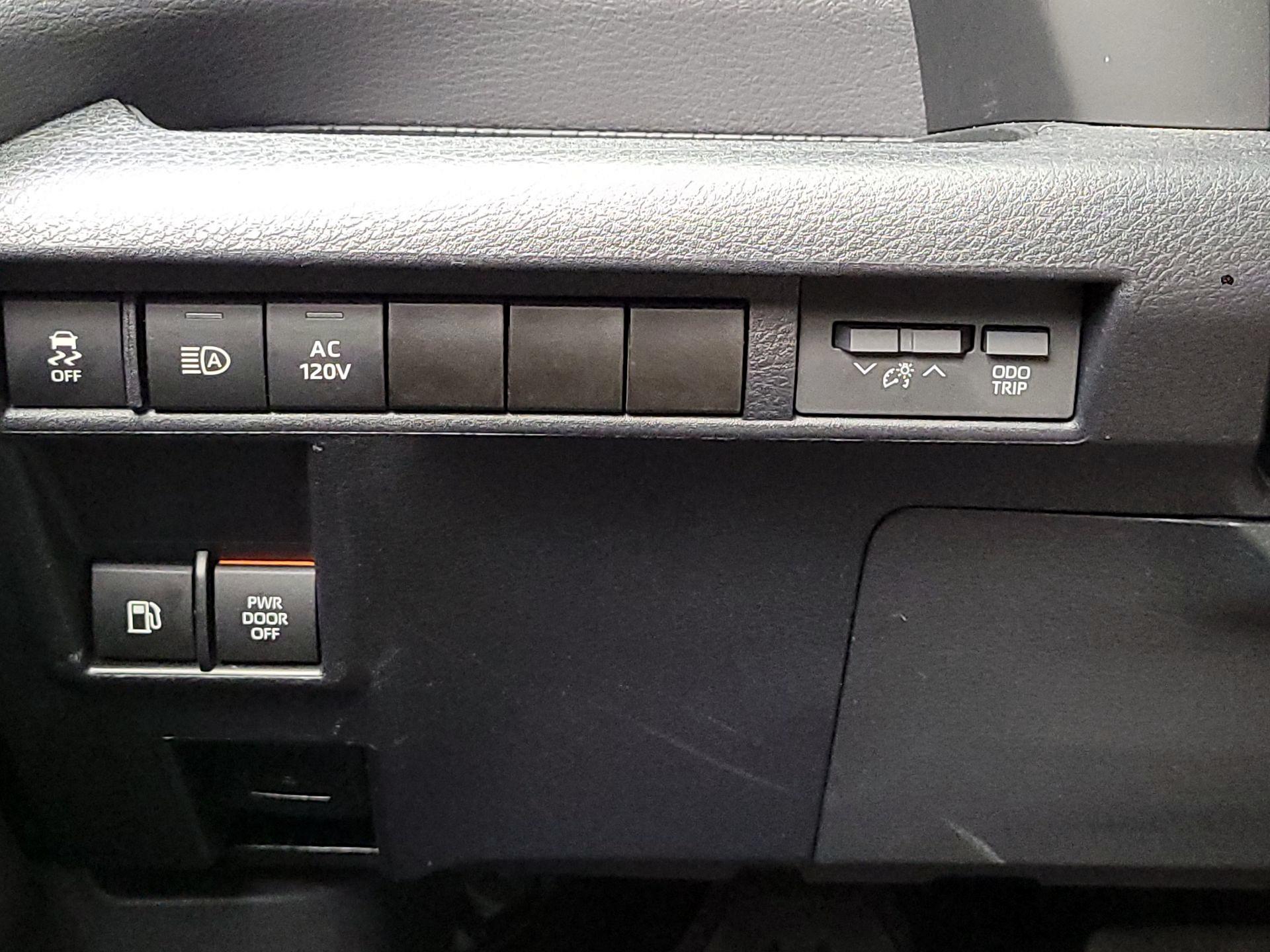 Thumbnail: 2023 Toyota Sienna - 13