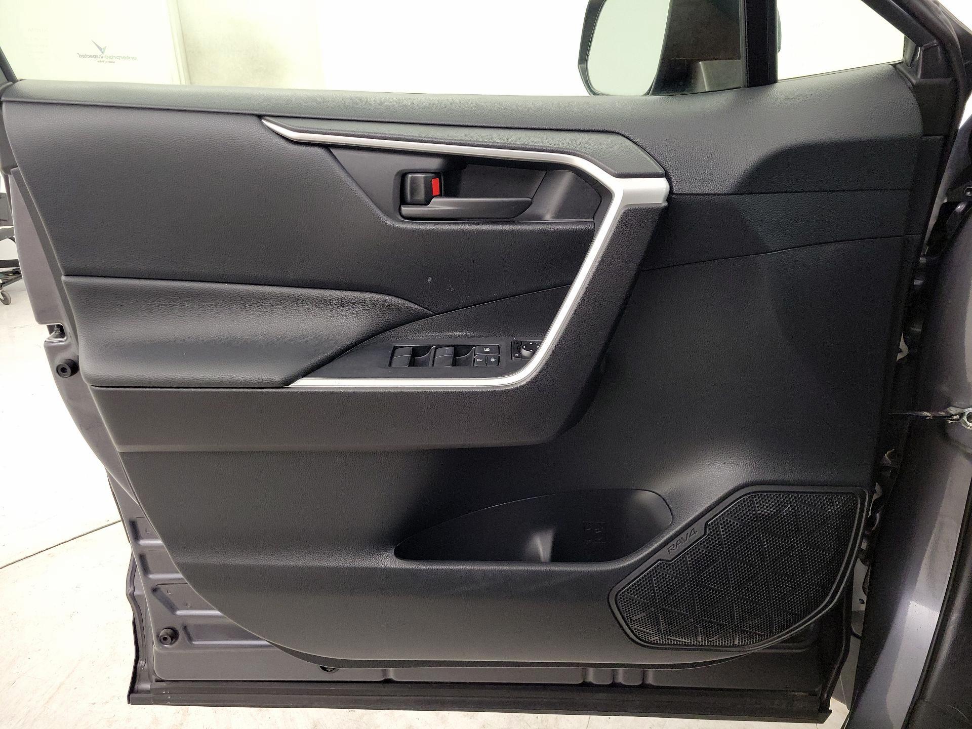 Thumbnail: 2019 Toyota RAV4 - 12