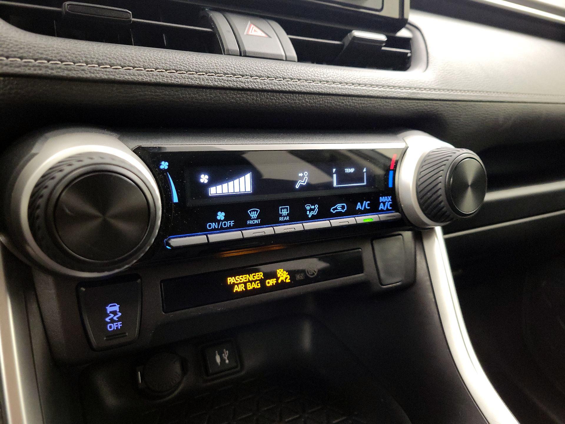 Thumbnail: 2019 Toyota RAV4 - 16