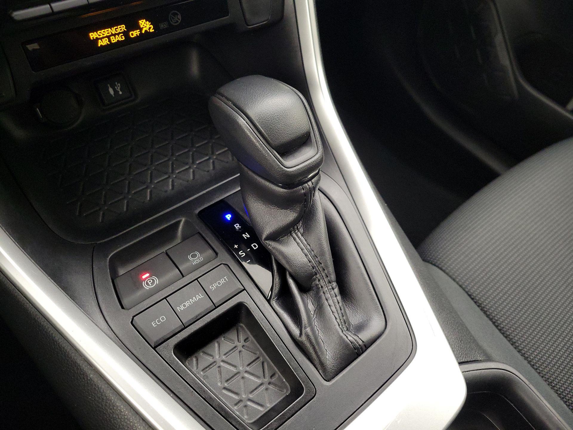 Thumbnail: 2019 Toyota RAV4 - 17