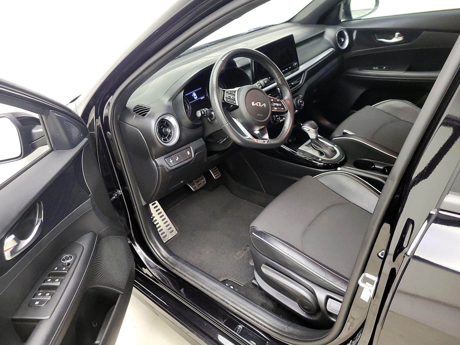 Thumbnail: 2023 Kia Forte - 11