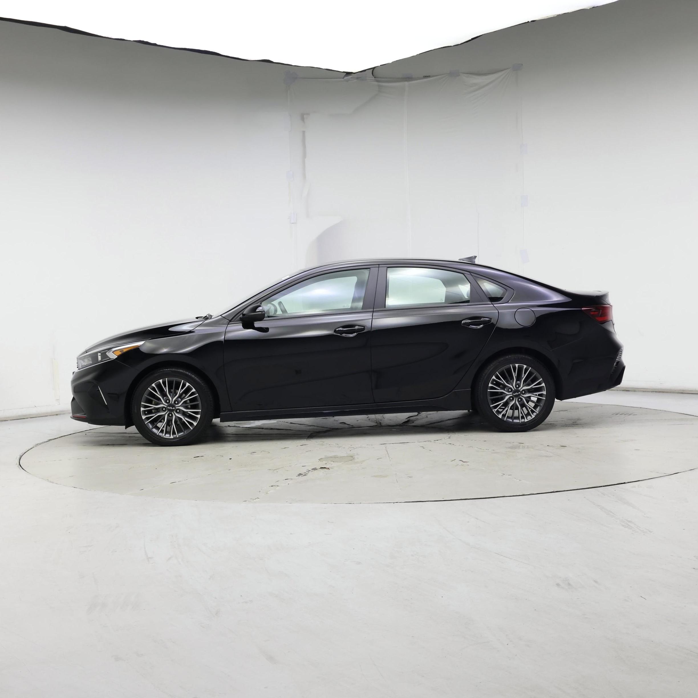 Thumbnail: 2023 Kia Forte - 3