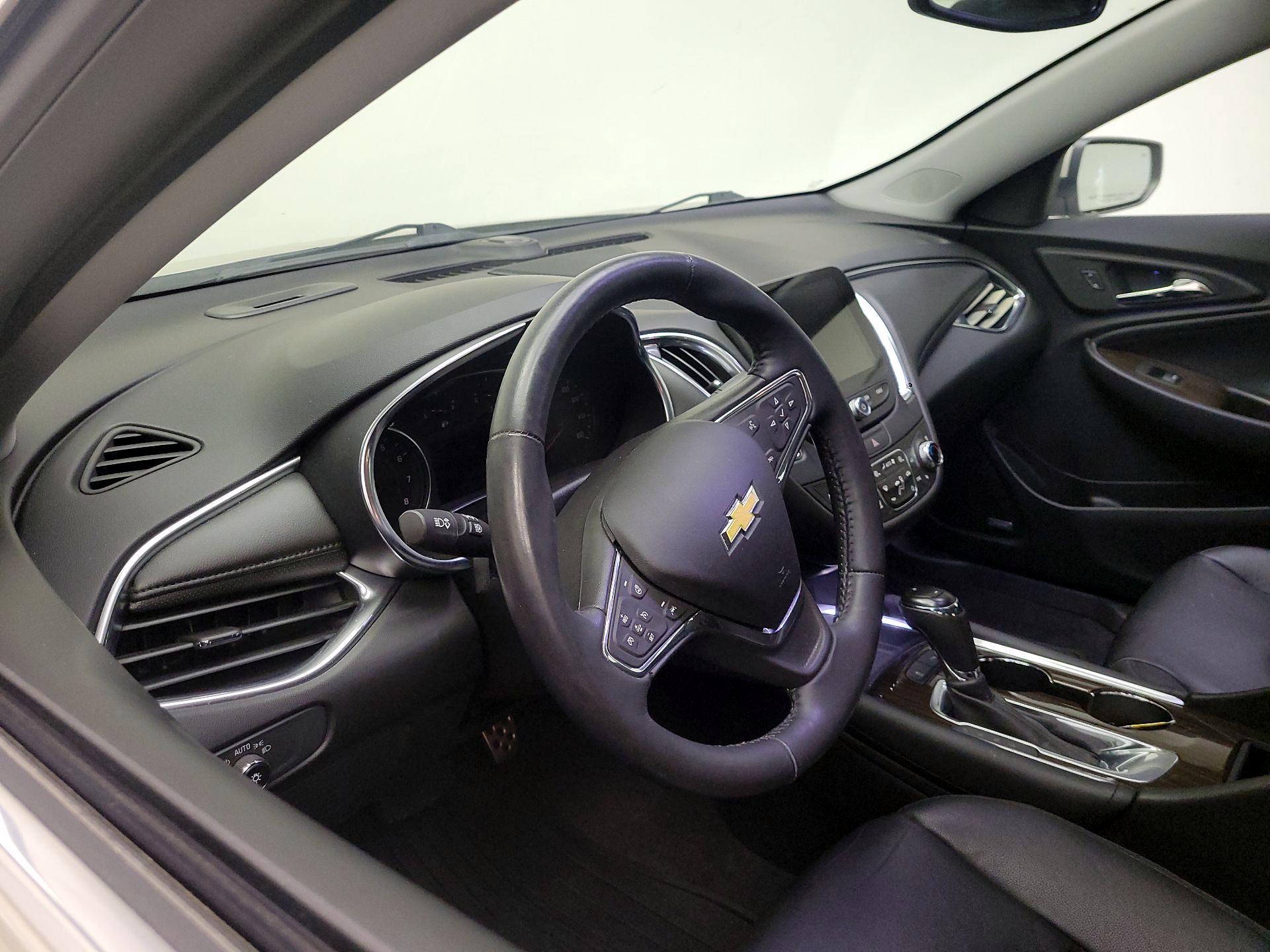 Thumbnail: 2016 Chevrolet Malibu - 9