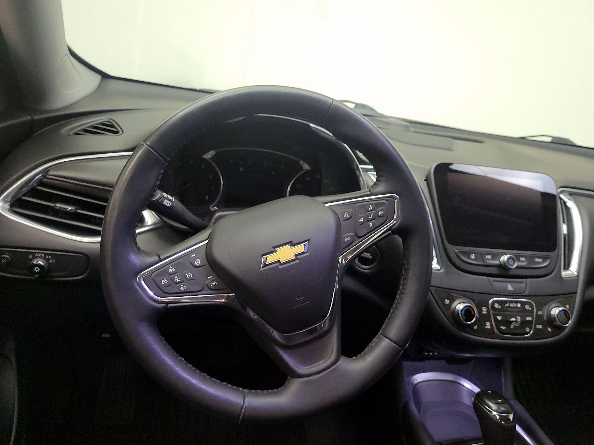 Thumbnail: 2016 Chevrolet Malibu - 10