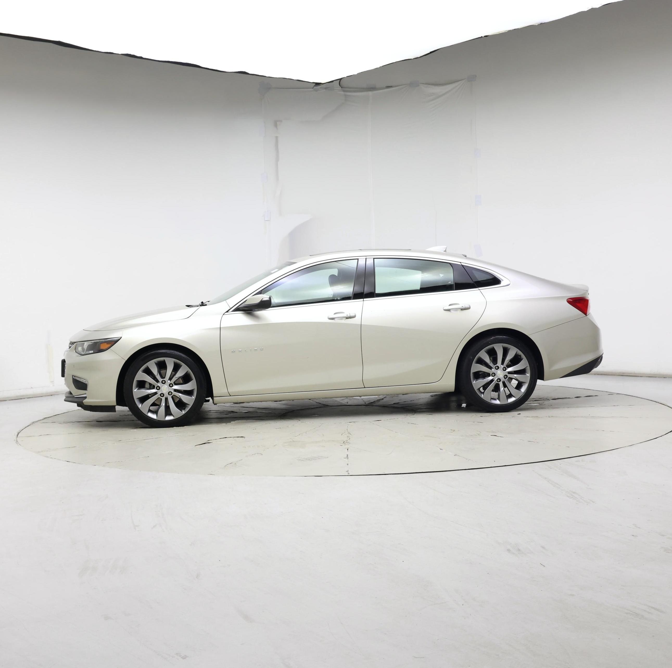 Thumbnail: 2016 Chevrolet Malibu - 3