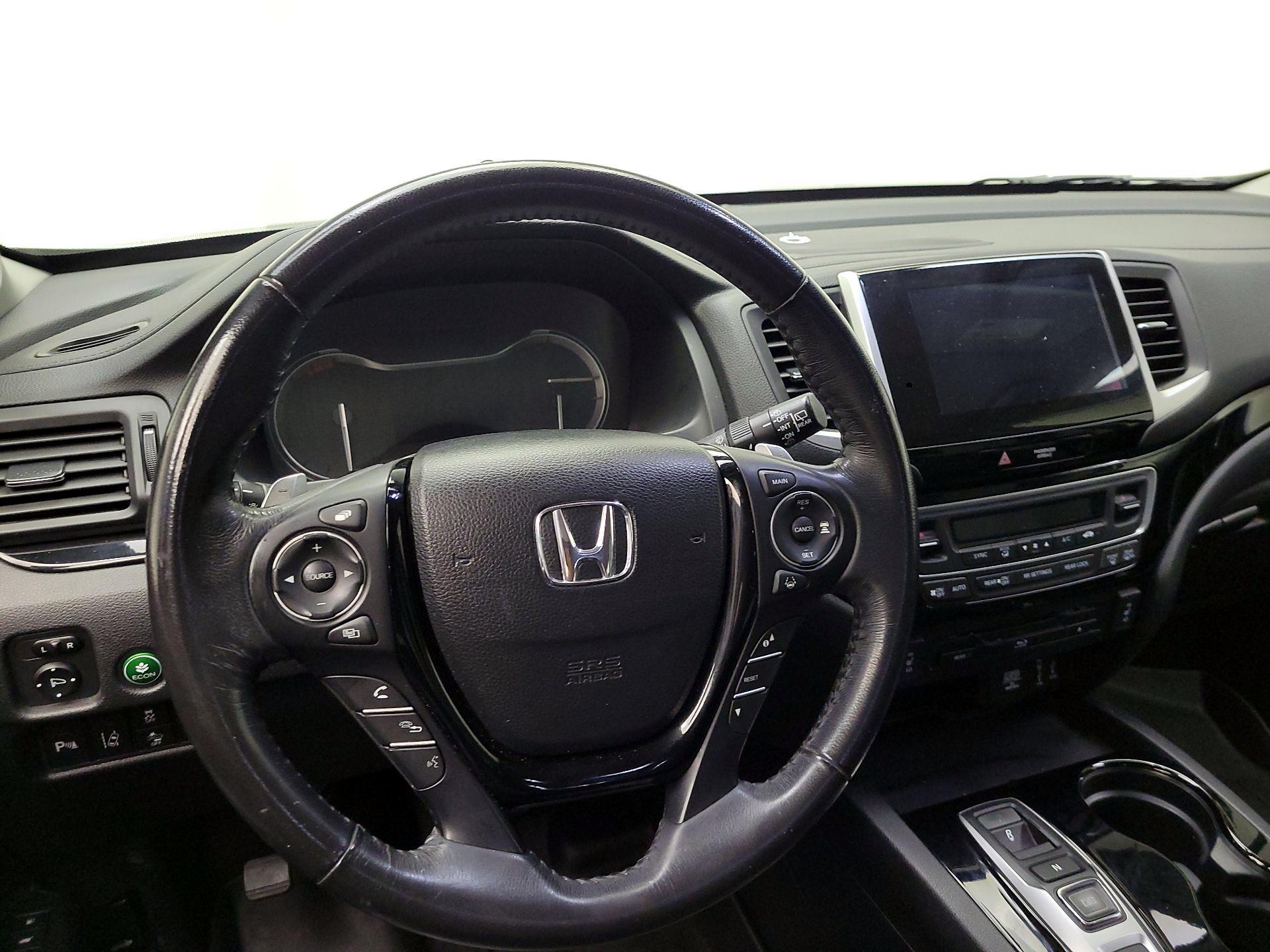 Thumbnail: 2018 Honda Pilot - 10