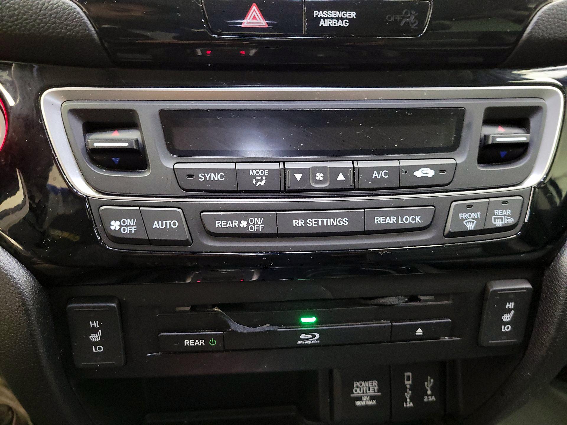 Thumbnail: 2018 Honda Pilot - 16