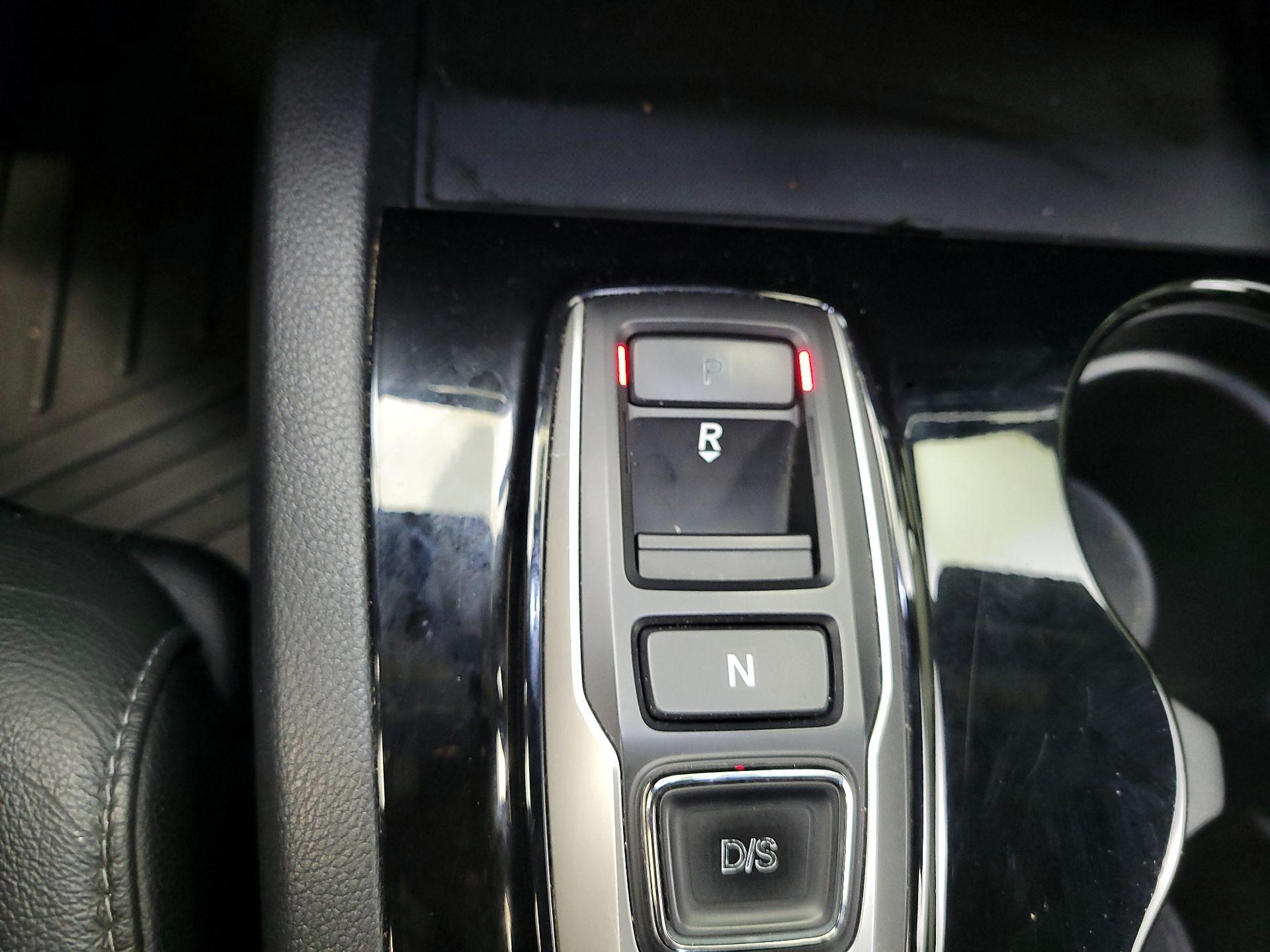 Thumbnail: 2018 Honda Pilot - 17