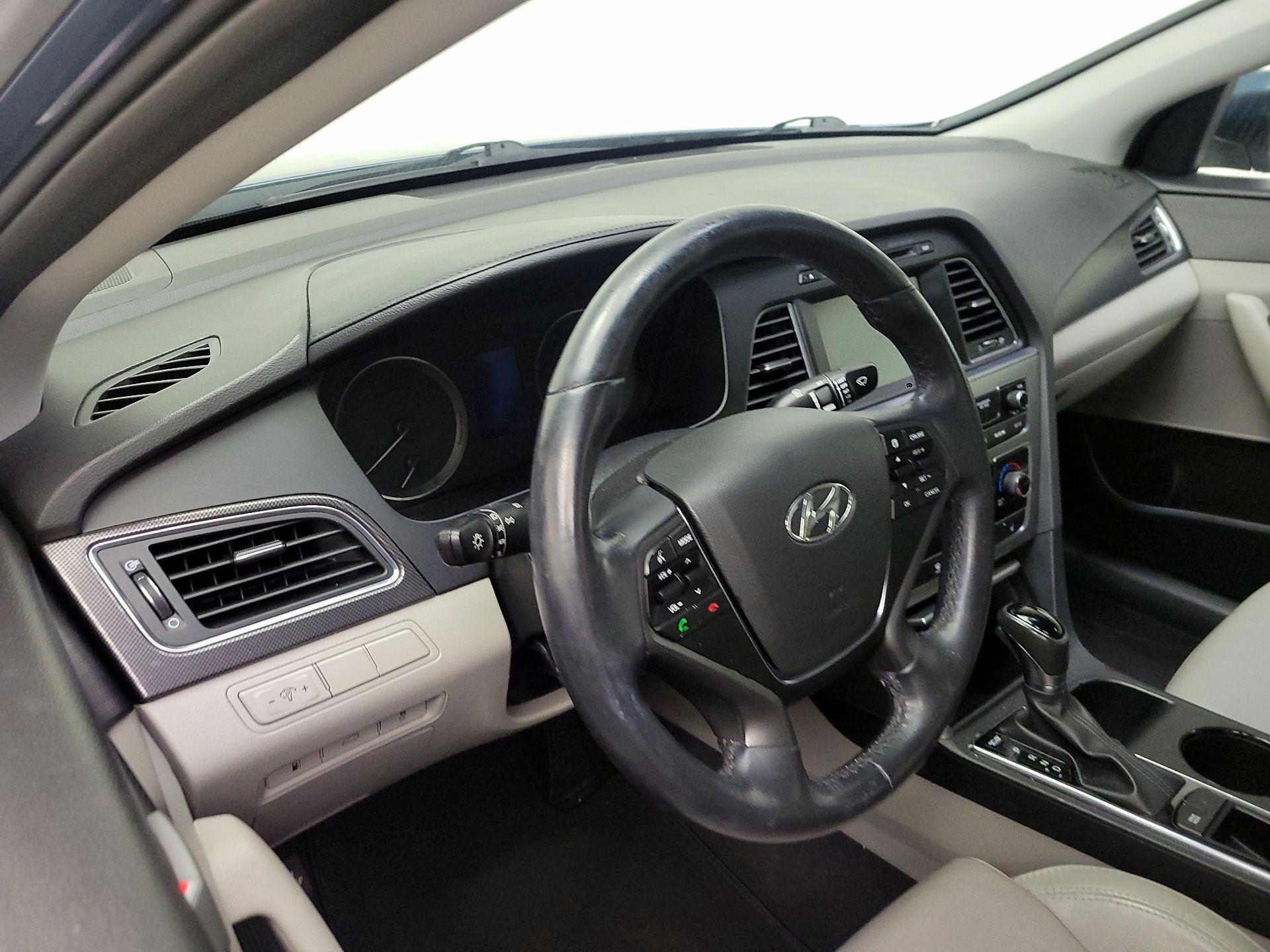 Thumbnail: 2016 Hyundai Sonata - 9