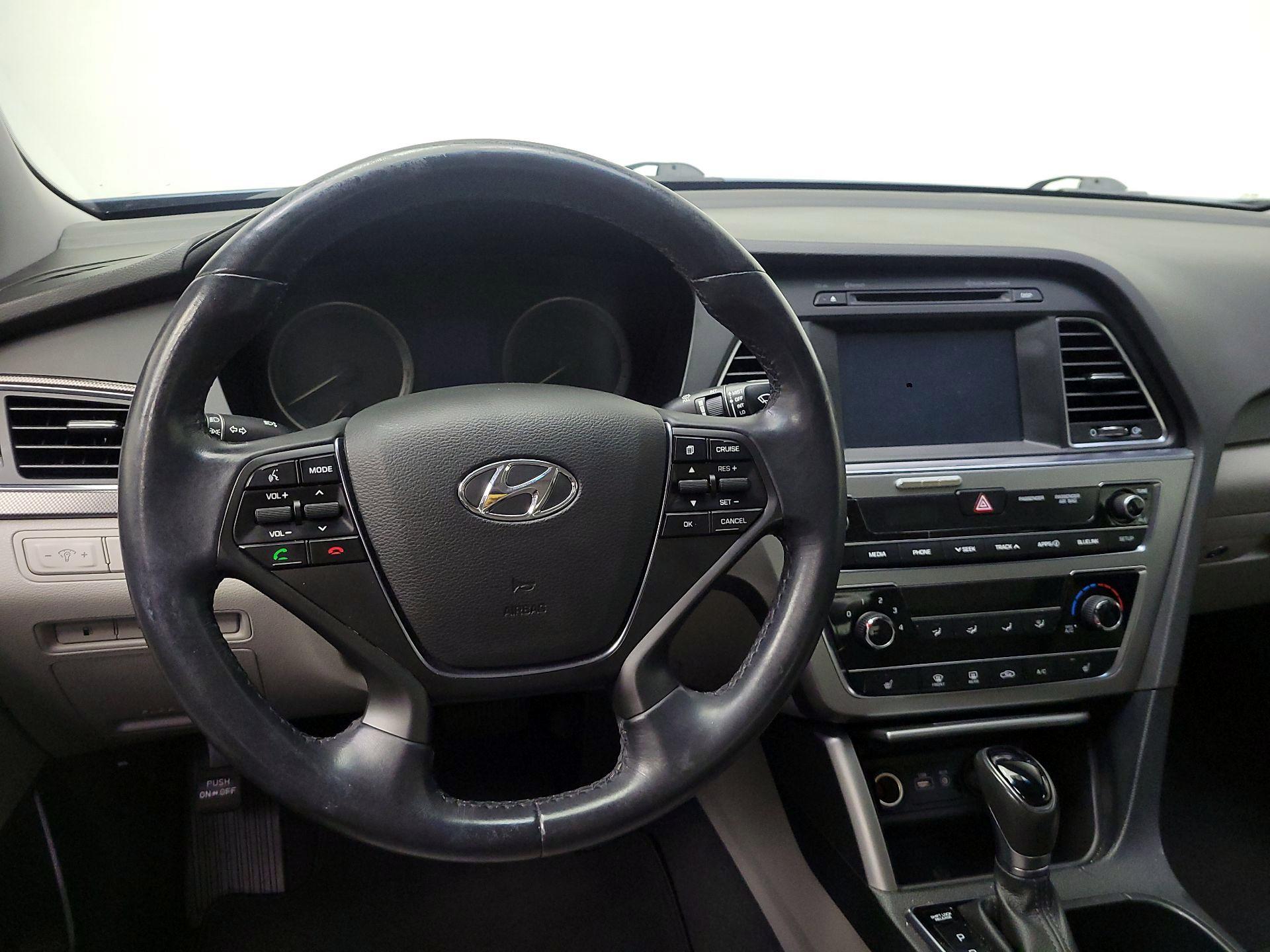 Thumbnail: 2016 Hyundai Sonata - 10