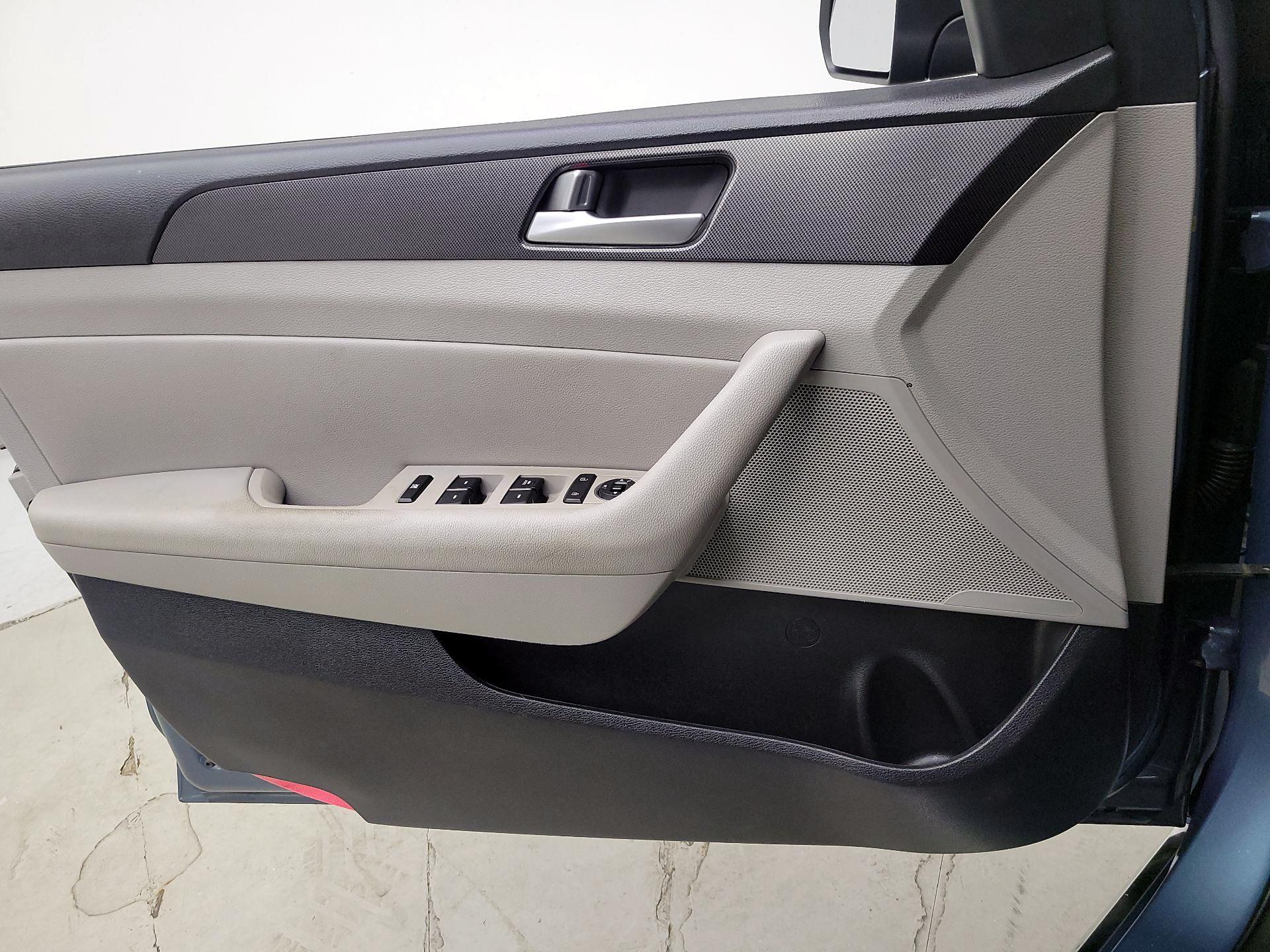 Thumbnail: 2016 Hyundai Sonata - 12