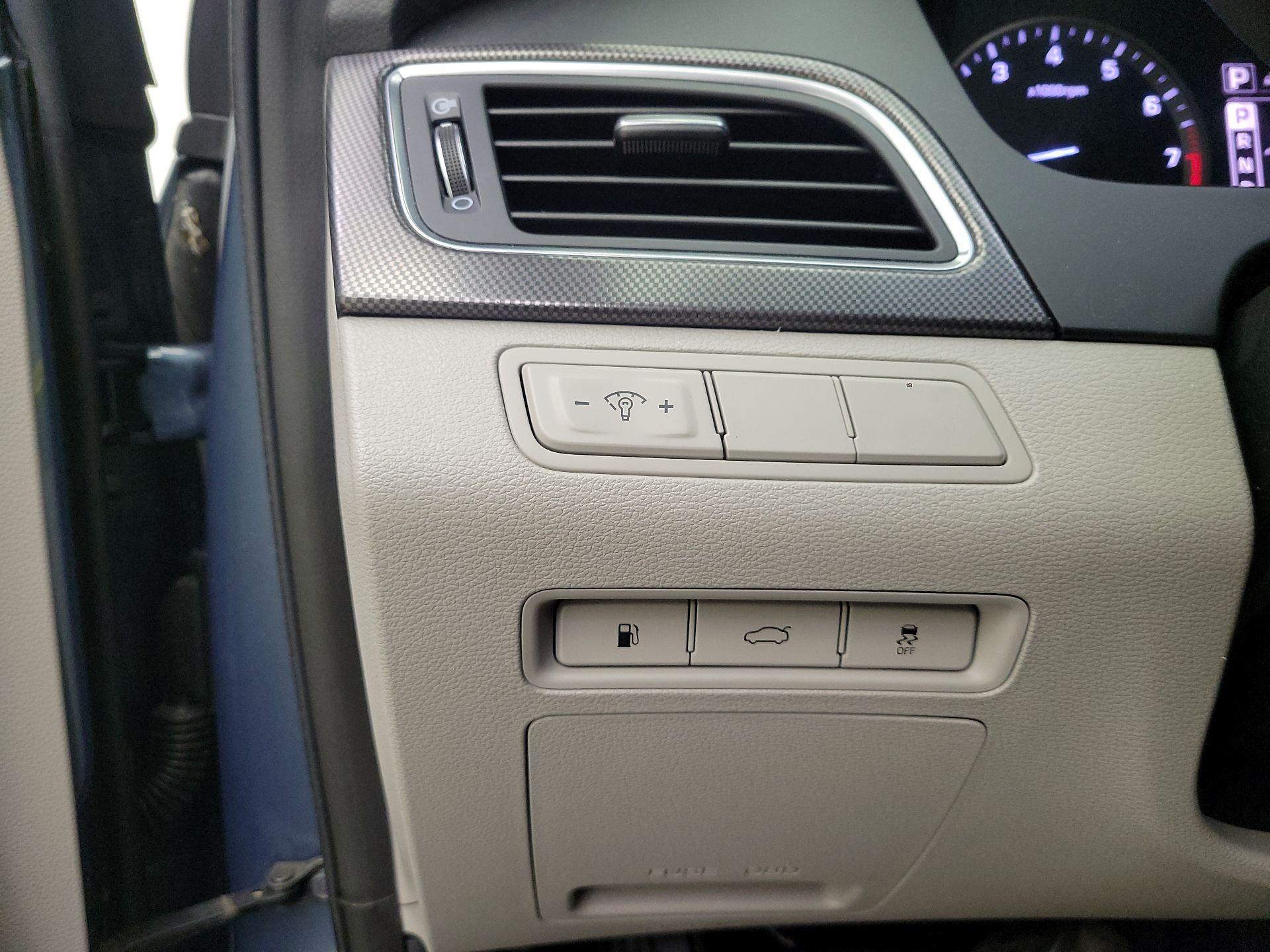 Thumbnail: 2016 Hyundai Sonata - 13