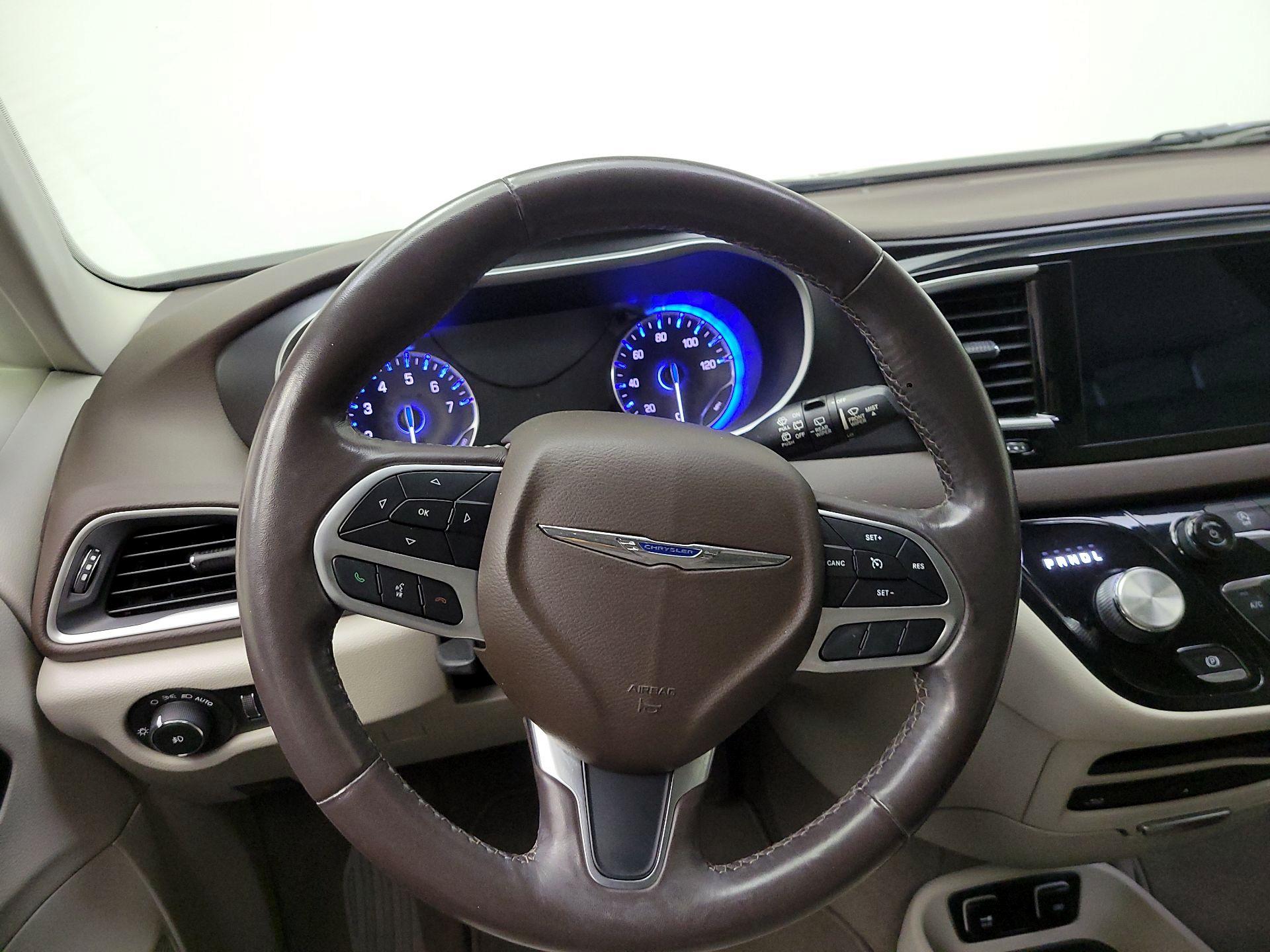 Thumbnail: 2020 Chrysler Pacifica - 10