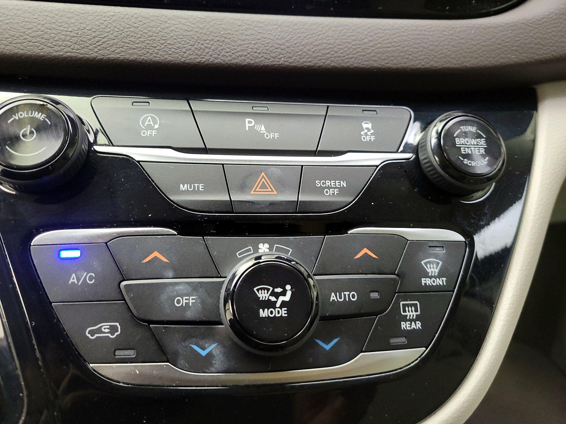 Thumbnail: 2020 Chrysler Pacifica - 16