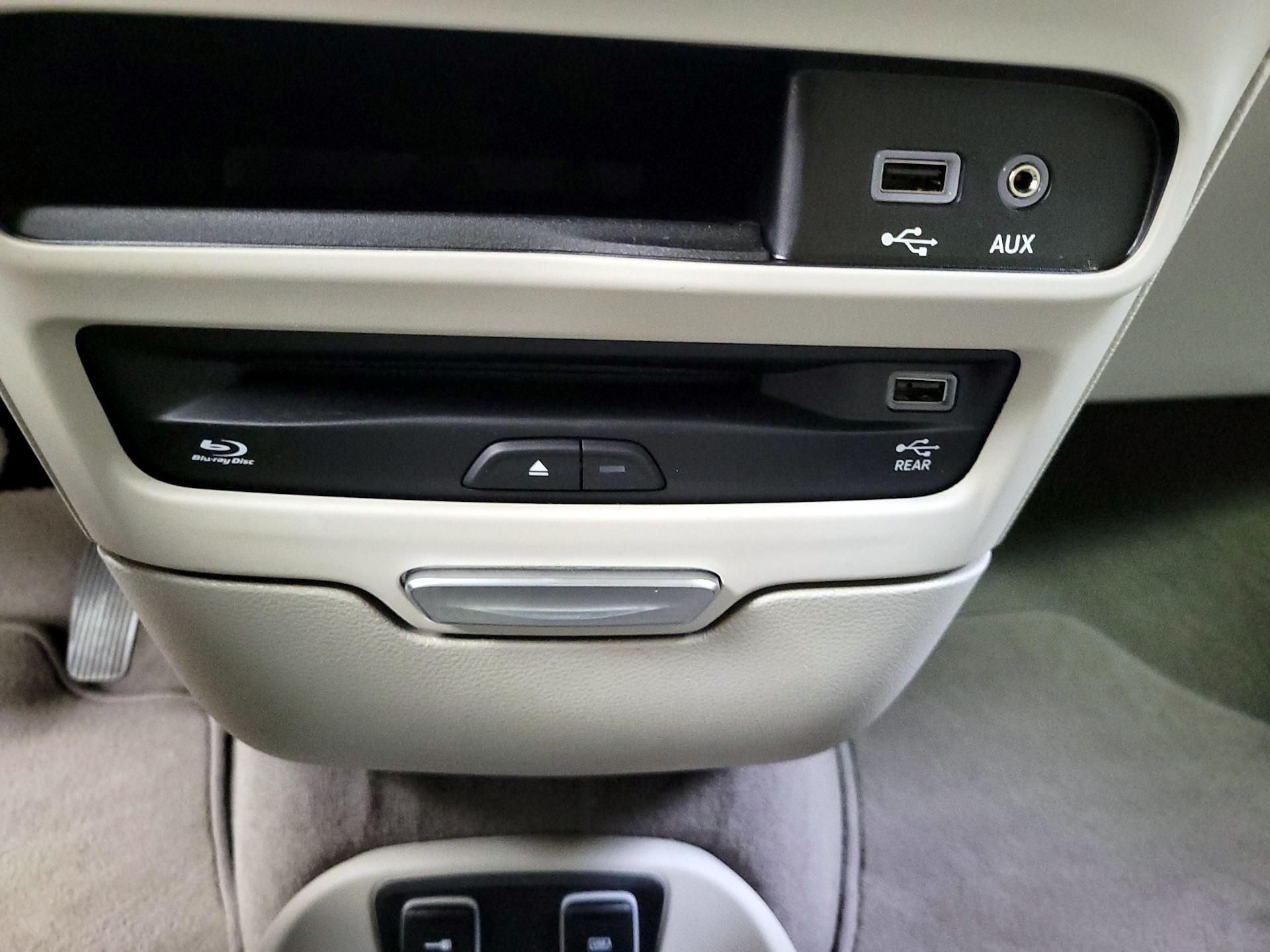 Thumbnail: 2020 Chrysler Pacifica - 18