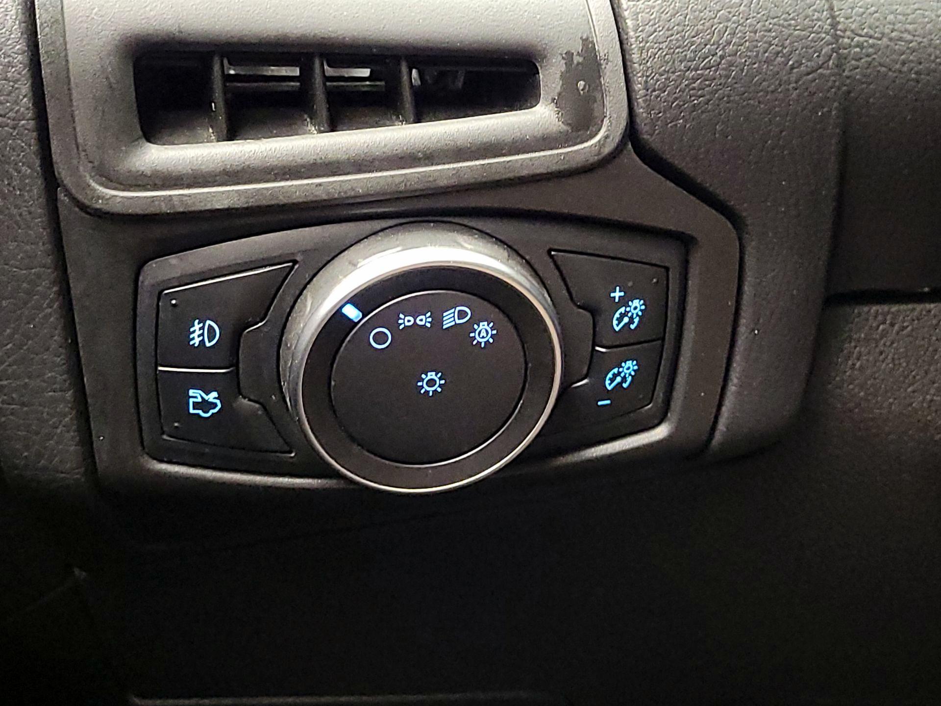 Thumbnail: 2015 Ford Focus - 13