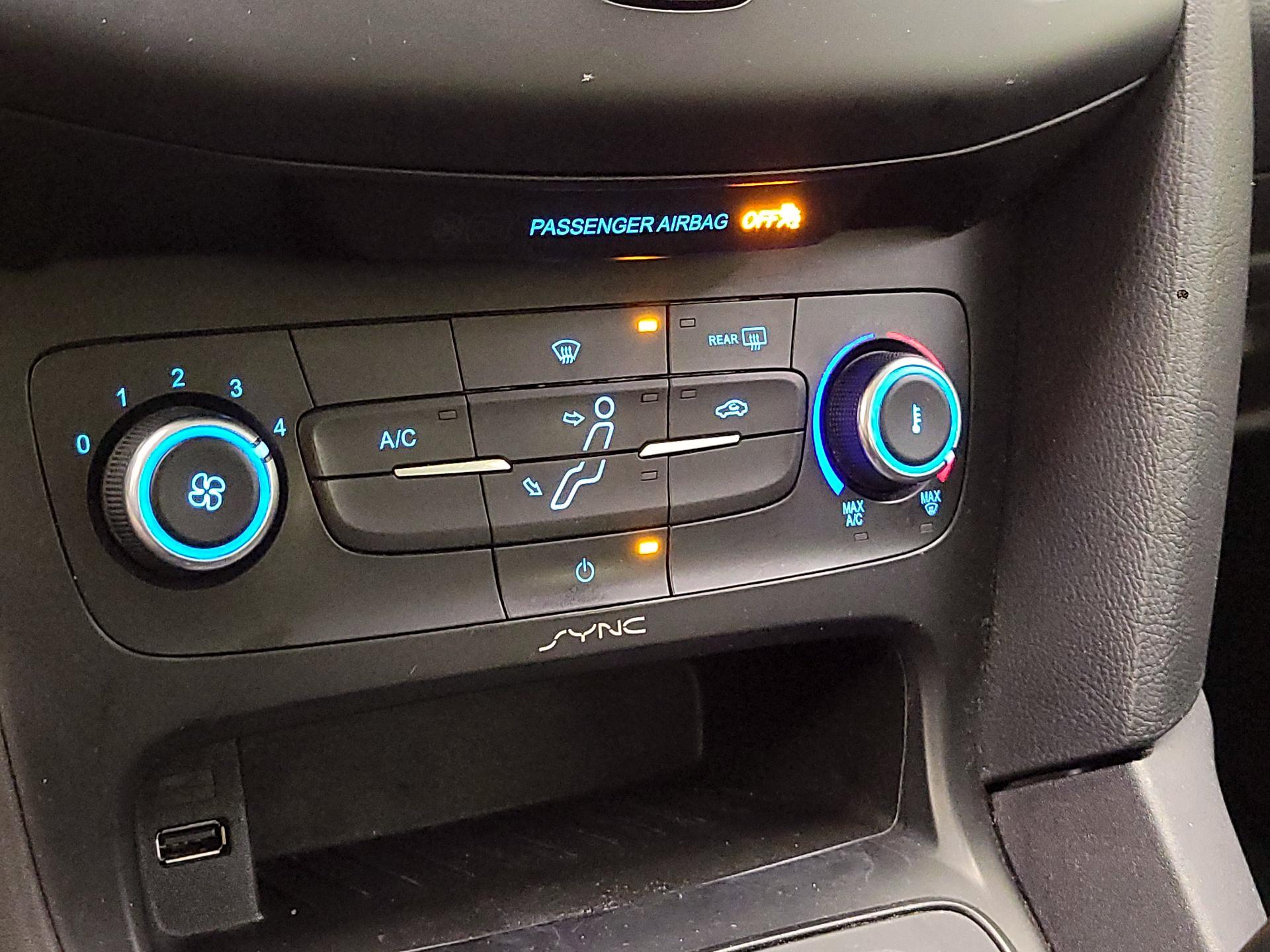 Thumbnail: 2015 Ford Focus - 16