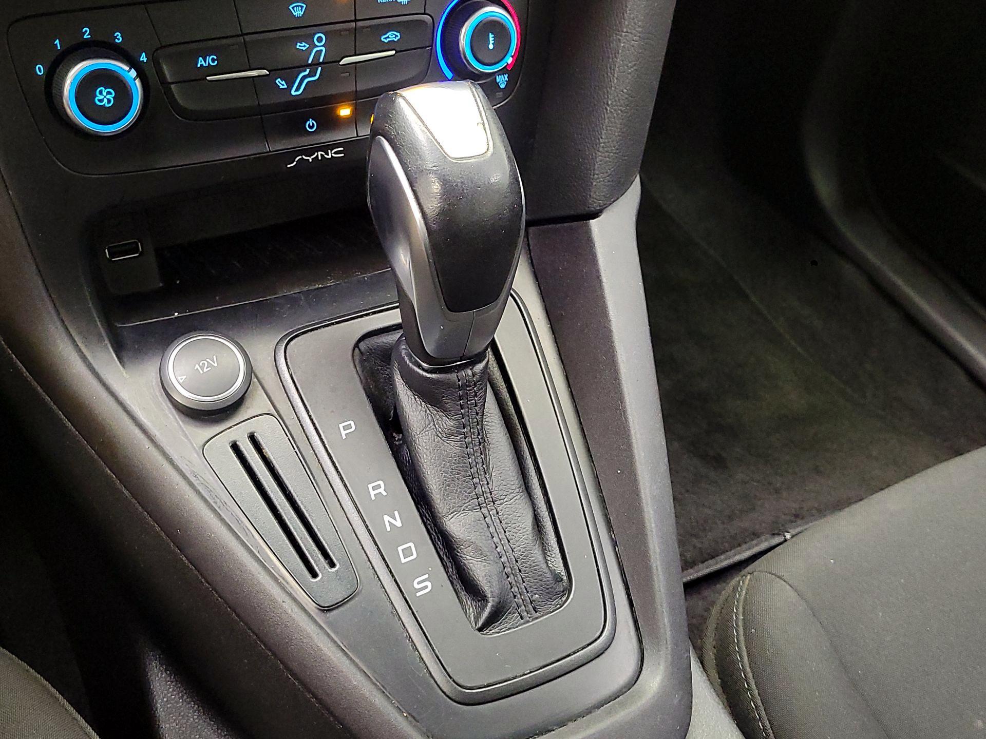 Thumbnail: 2015 Ford Focus - 17