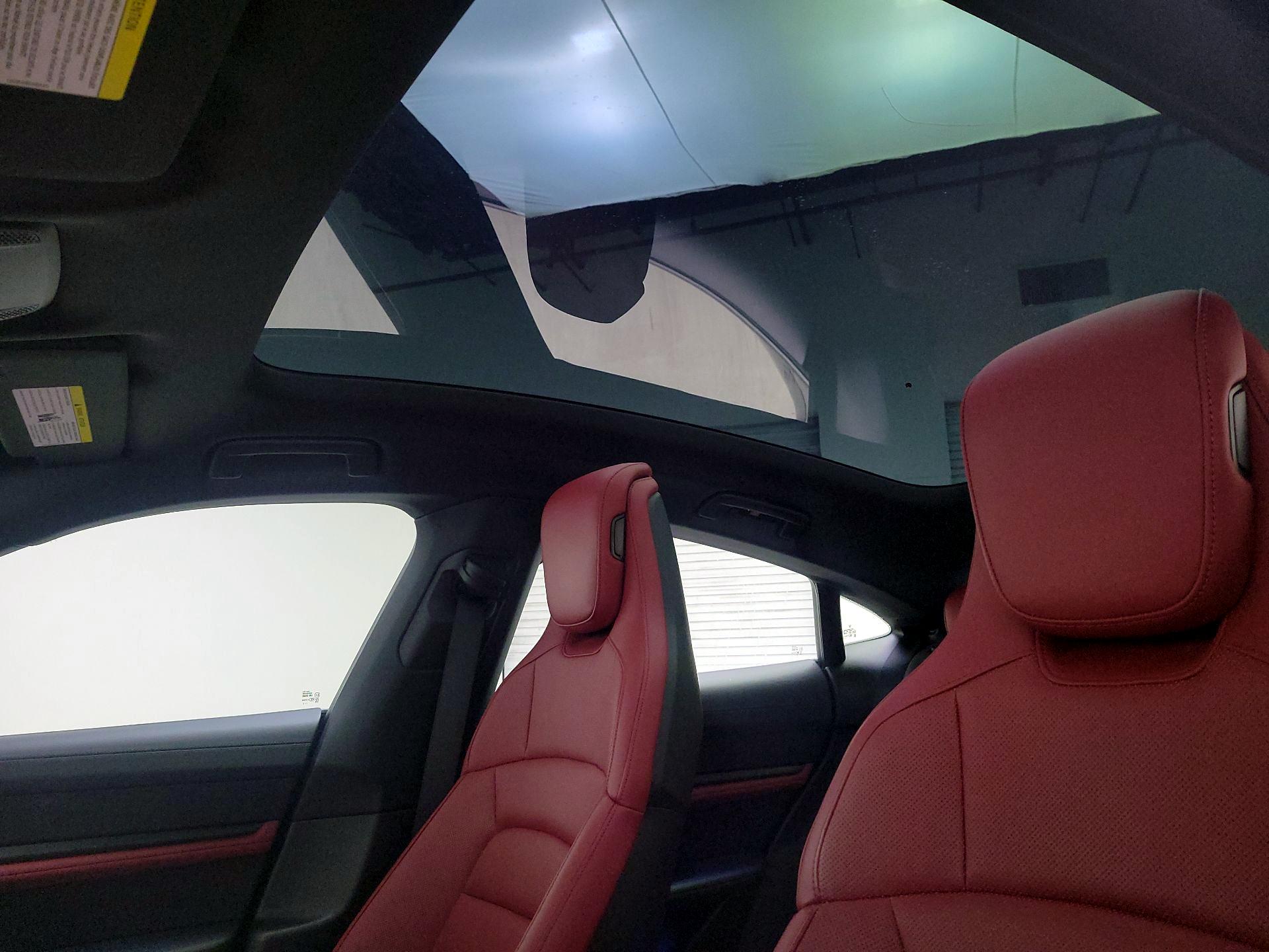 Thumbnail: 2022 Porsche Taycan - 19