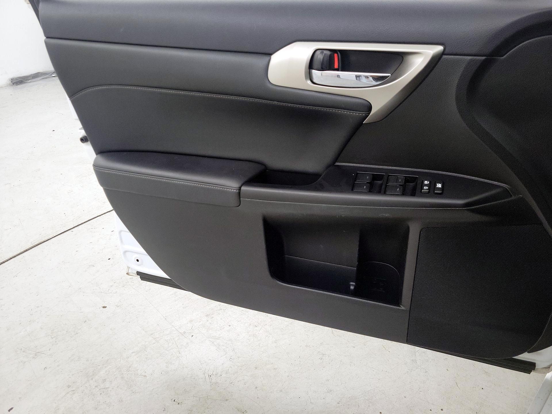 Thumbnail: 2015 Lexus CT - 12