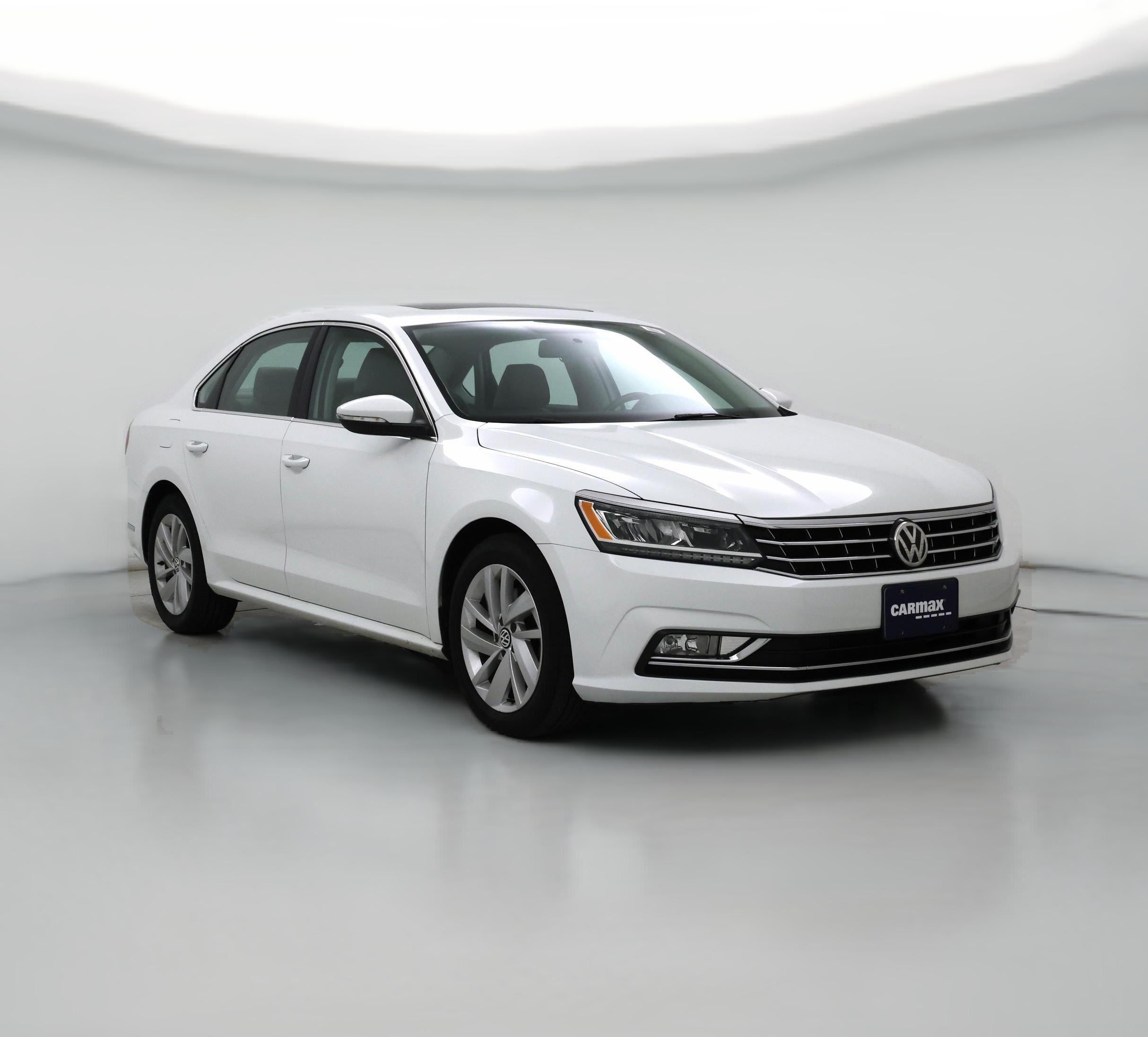 Thumbnail: 2018 Volkswagen Passat - 1