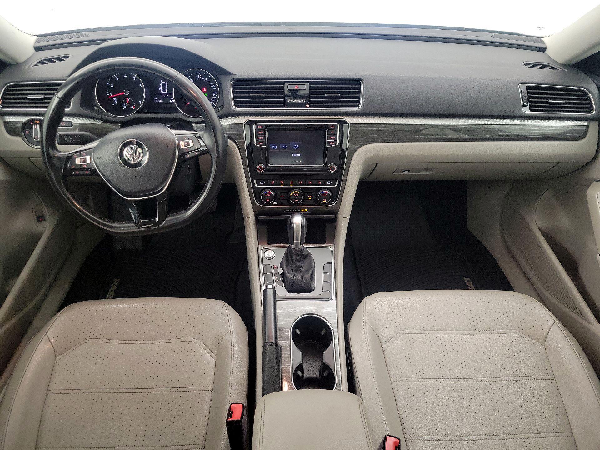 Thumbnail: 2018 Volkswagen Passat - 9