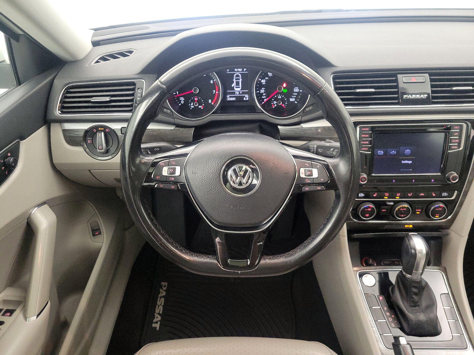 Thumbnail: 2018 Volkswagen Passat - 10