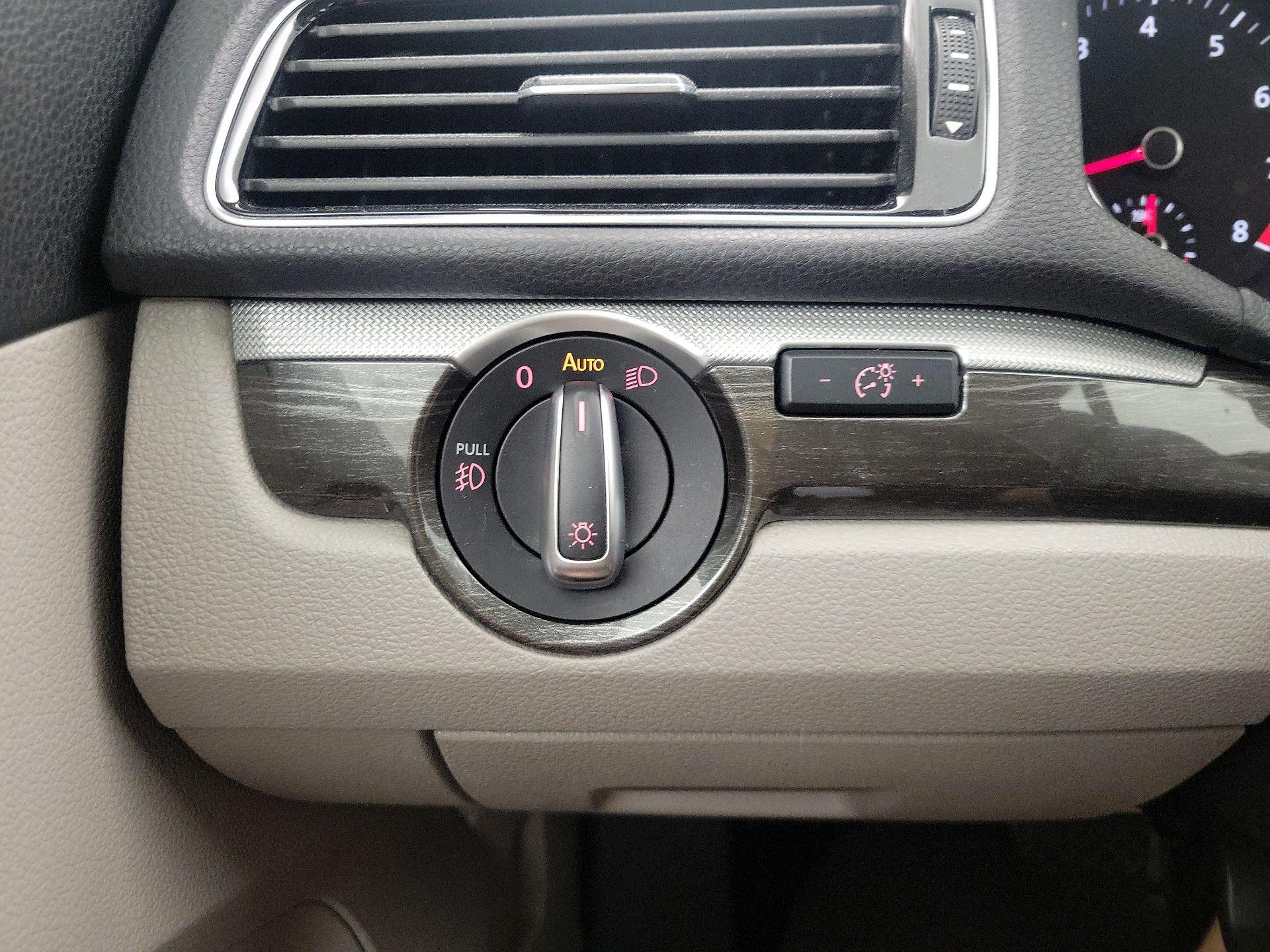 Thumbnail: 2018 Volkswagen Passat - 13