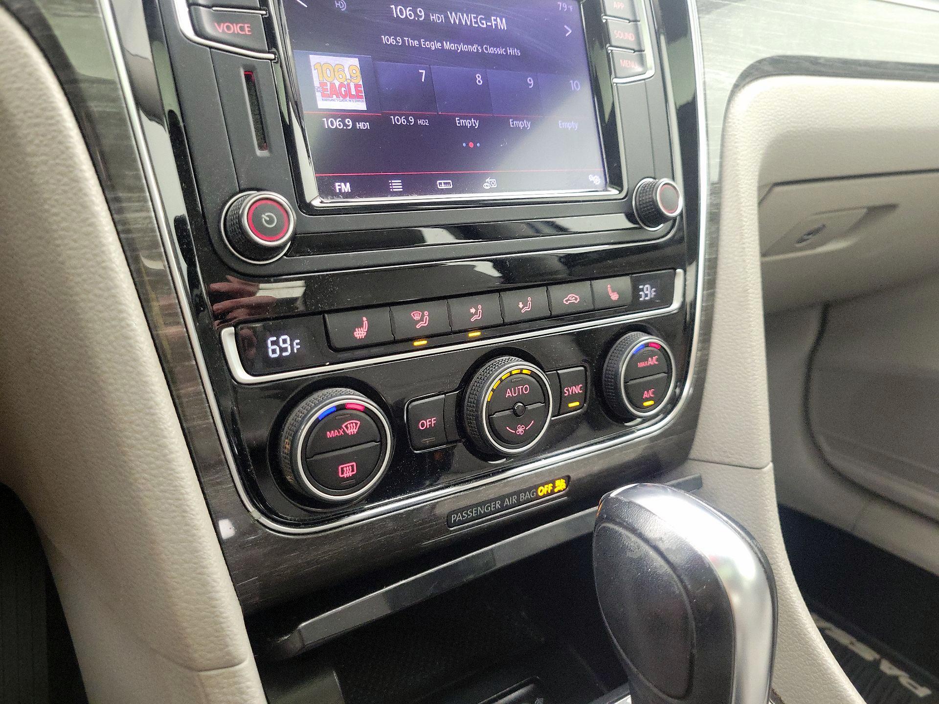 Thumbnail: 2018 Volkswagen Passat - 16